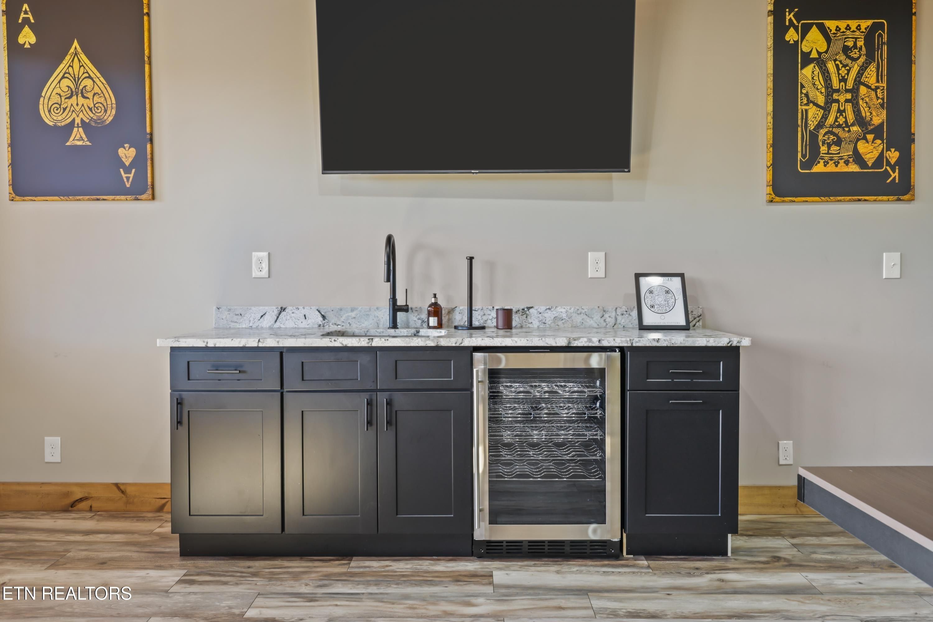 2731 Knights Lane. Sevierville, TN 37862