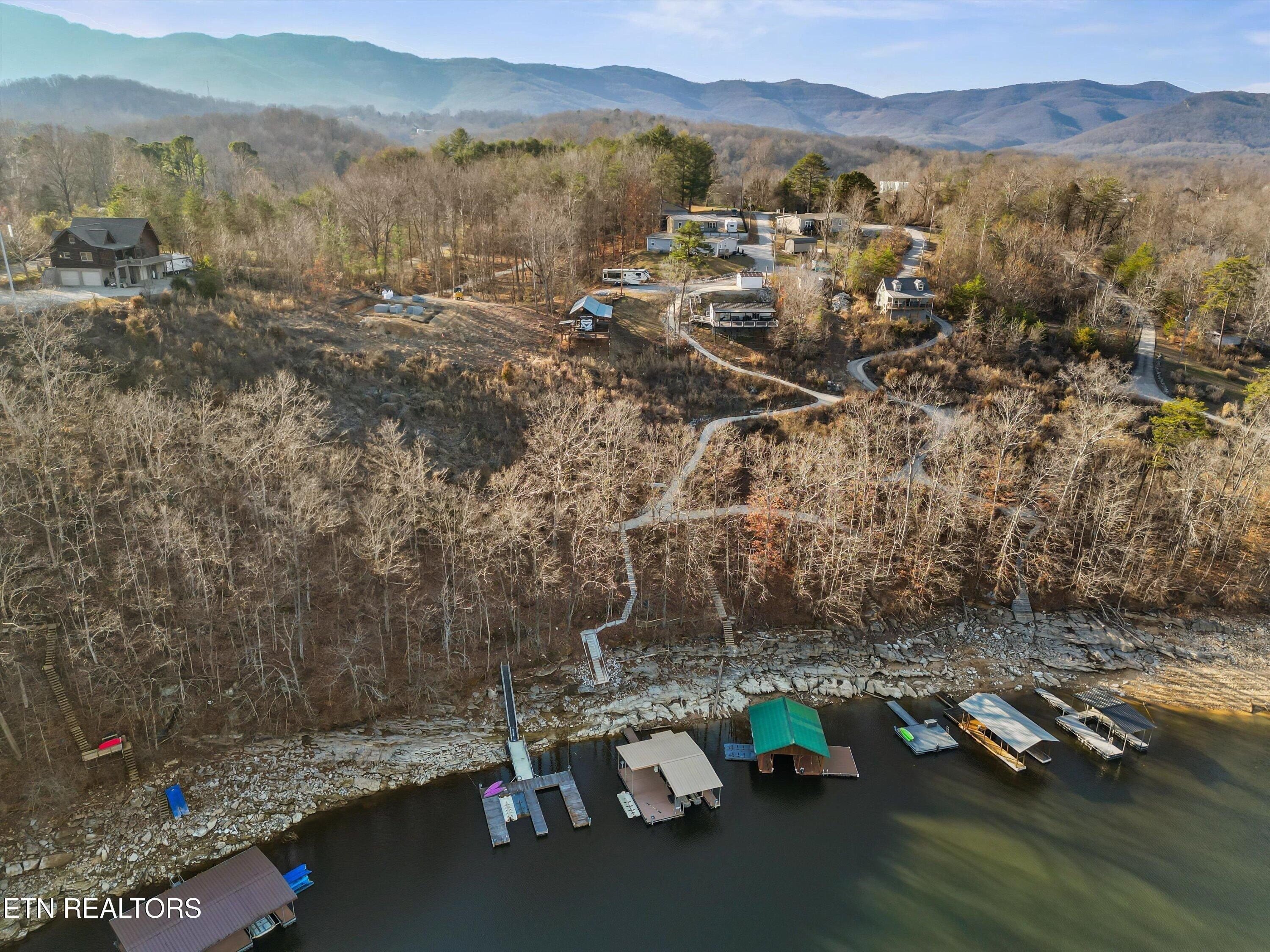 352 Perry Smith Lane. Caryville, TN 37714