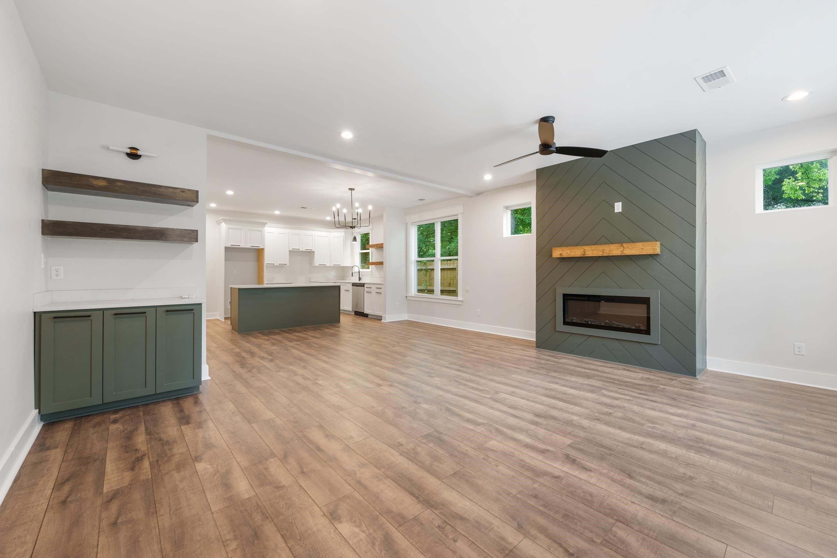 1944 E Mclemore. Memphis, TN 38114