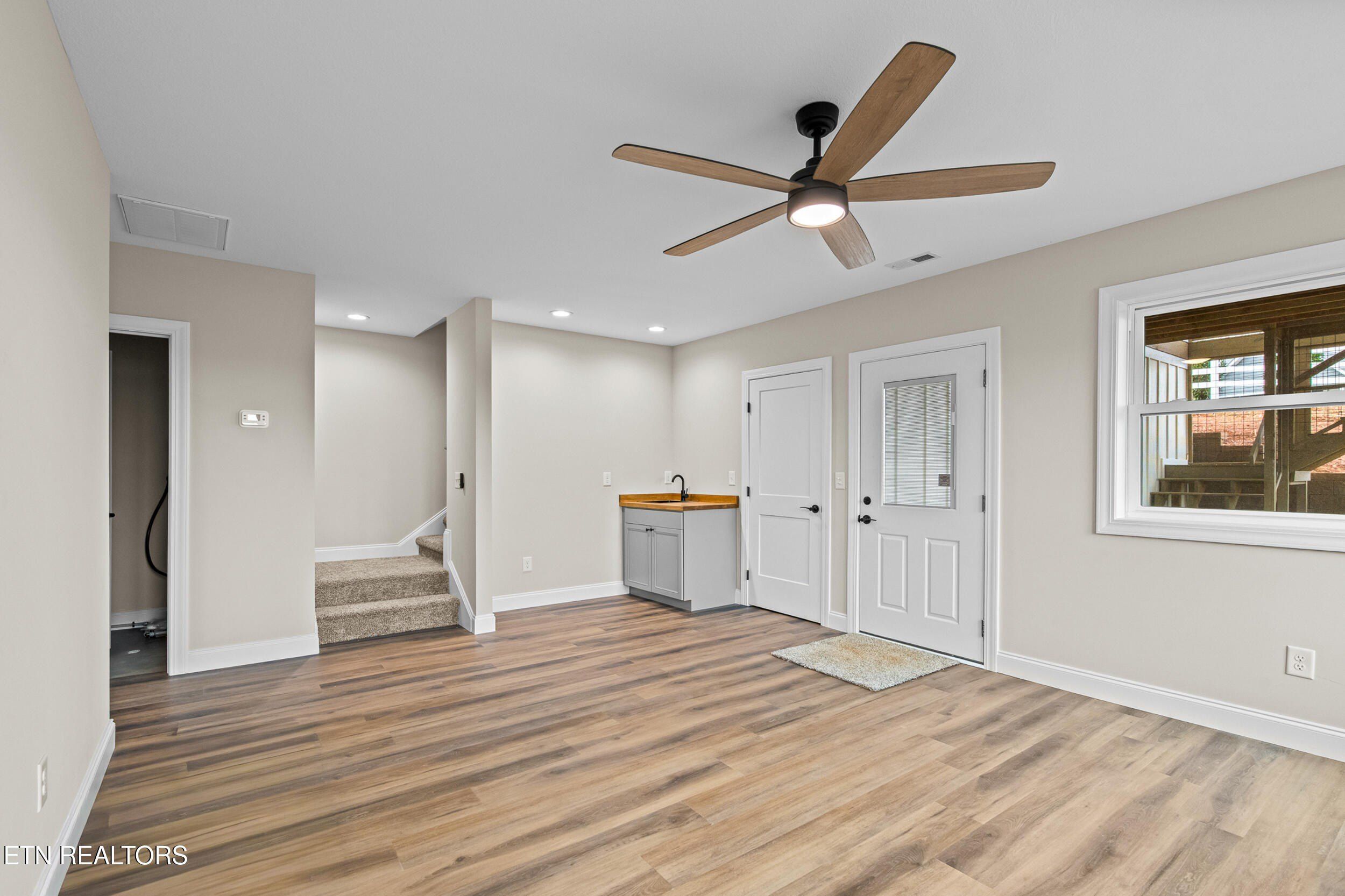 124 Laura Lane. Maynardville, TN 37807