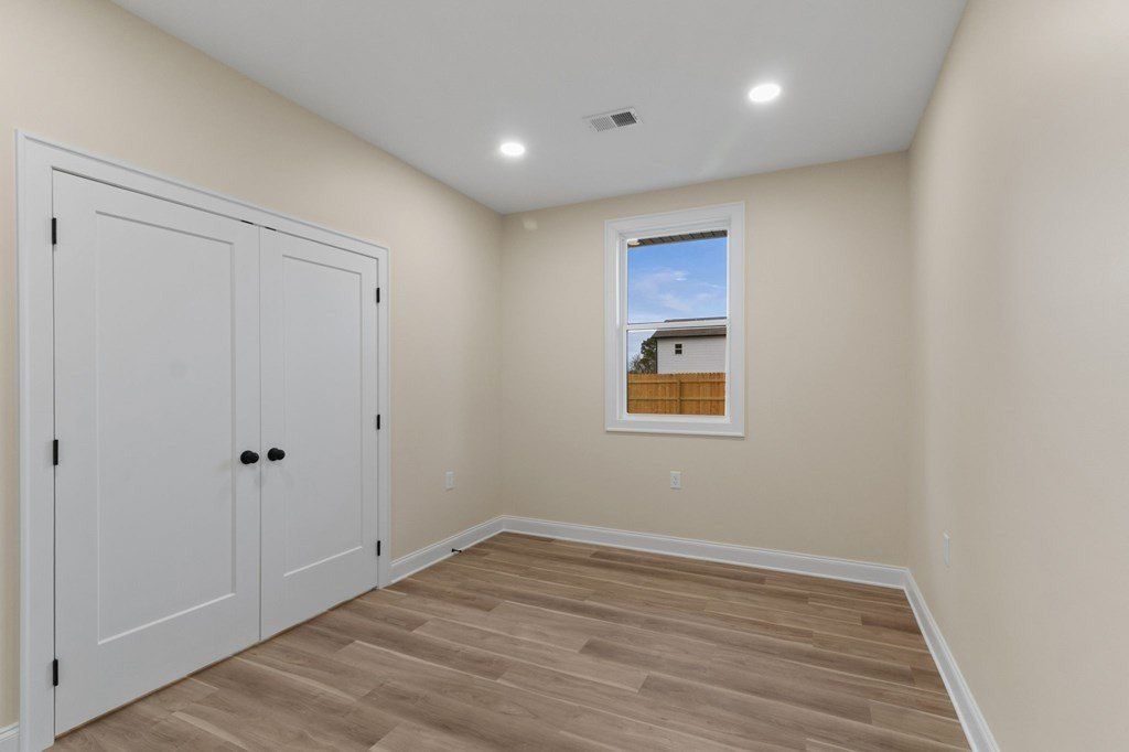 14 Warren St. Paris, TN 38242