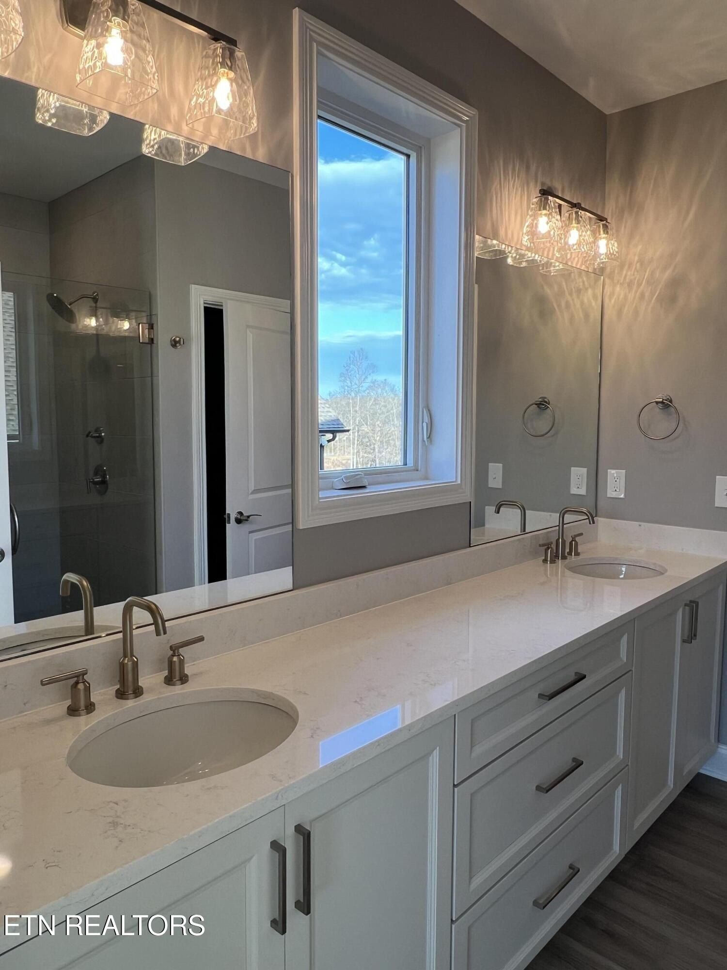 Bittersweet Lane. Lenoir City, TN 37771