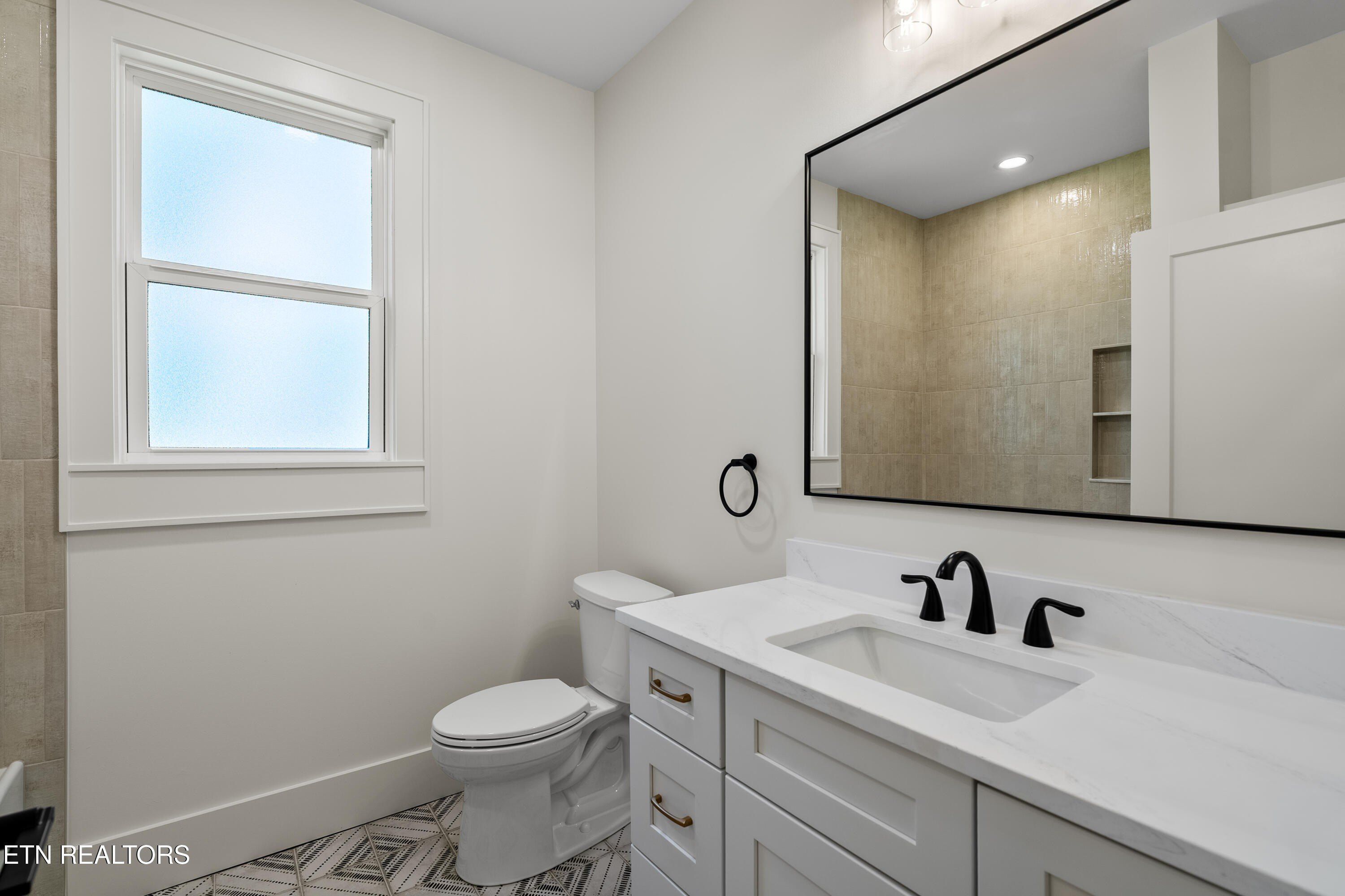 117 Inagehi Way. Loudon, TN 37774