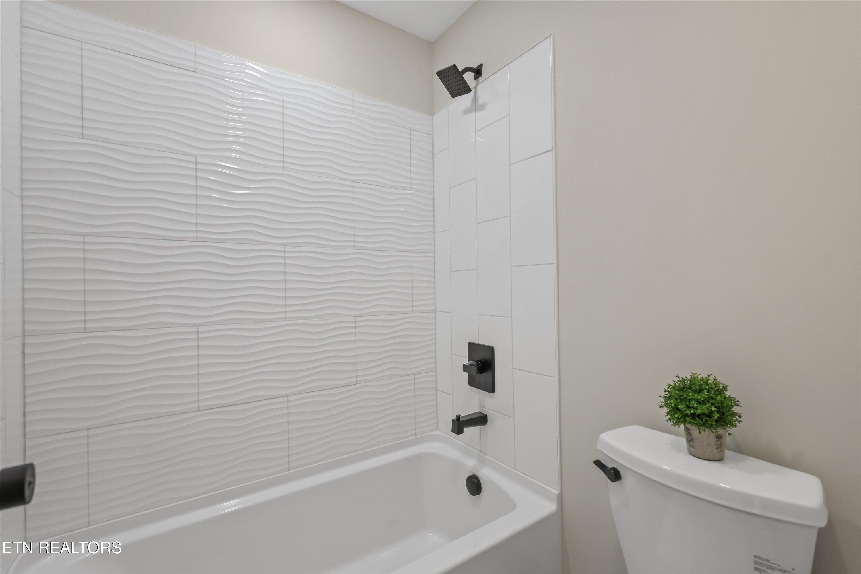 3956 Shipwatch Lane. Knoxville, TN 37920