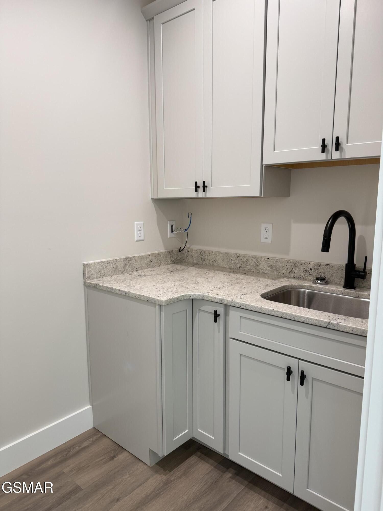 910 Fine Glen Drive. Sevierville, TN 37862