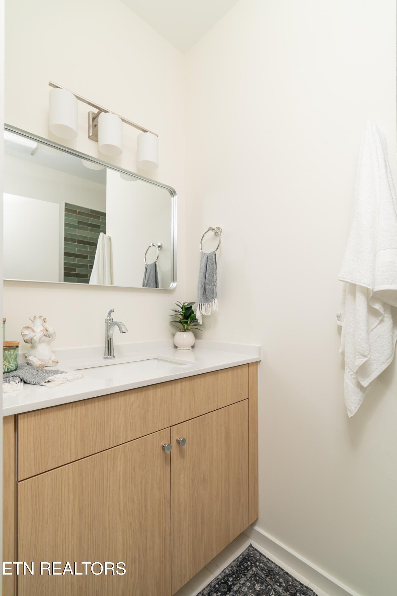 105 E Oldham Ave Unit 103. Knoxville, TN 37917