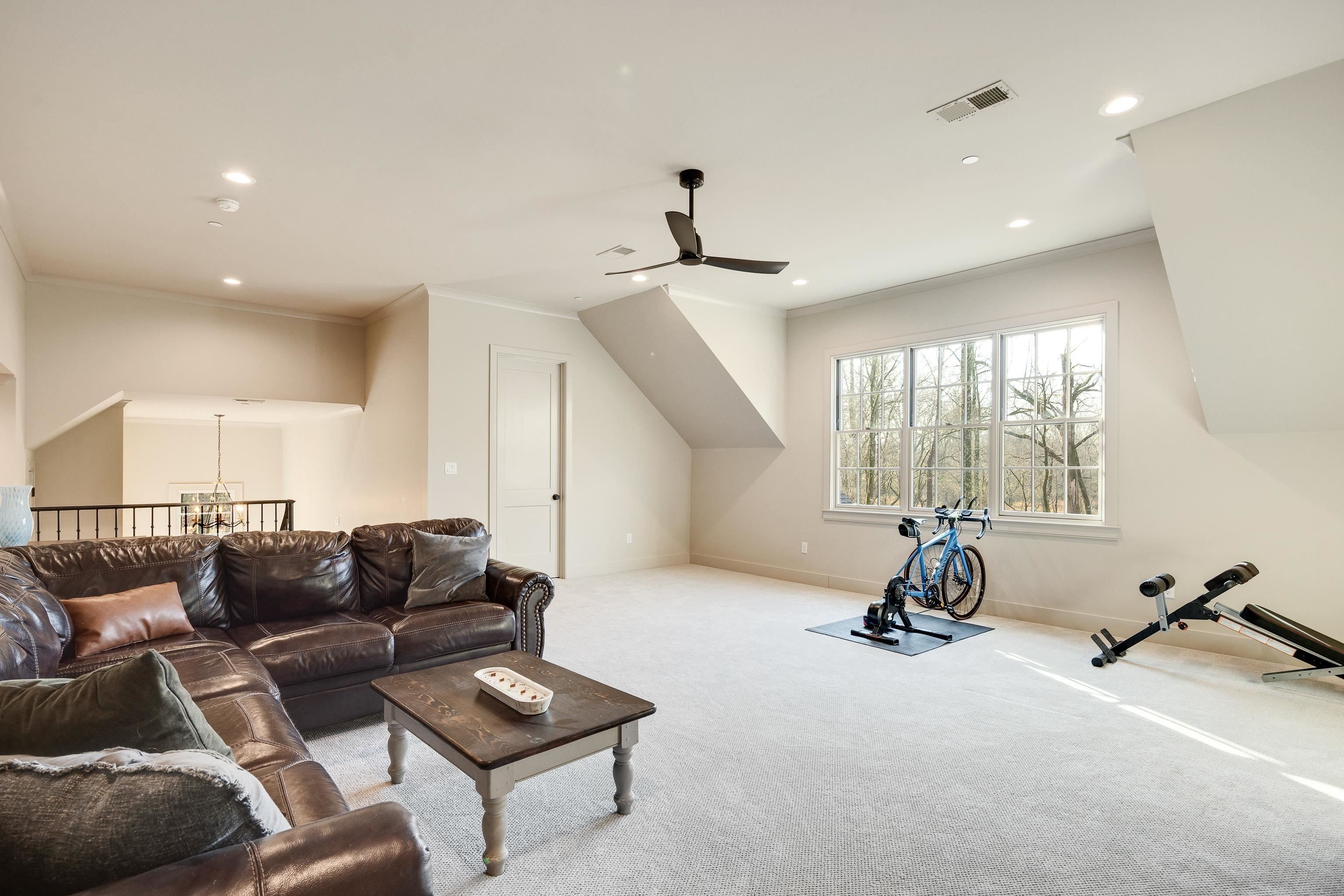 9713 Poplar. Germantown, TN 38139