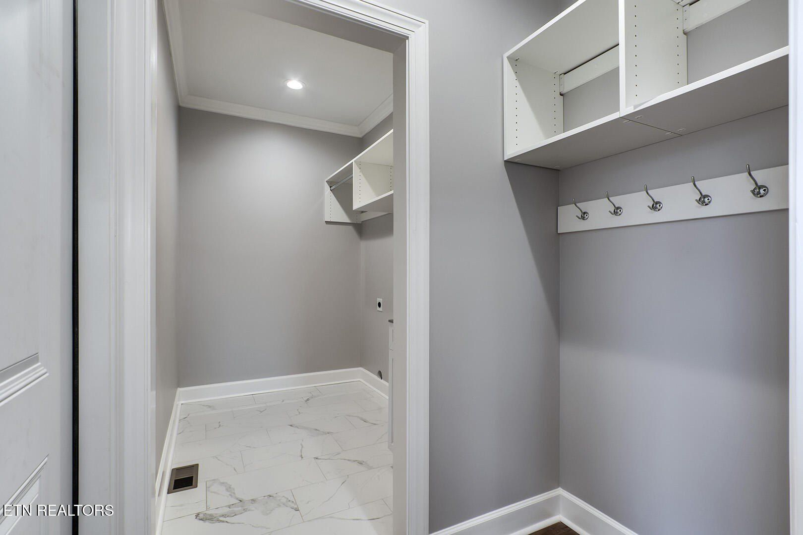 168 Amohi Way. Loudon, TN 37774