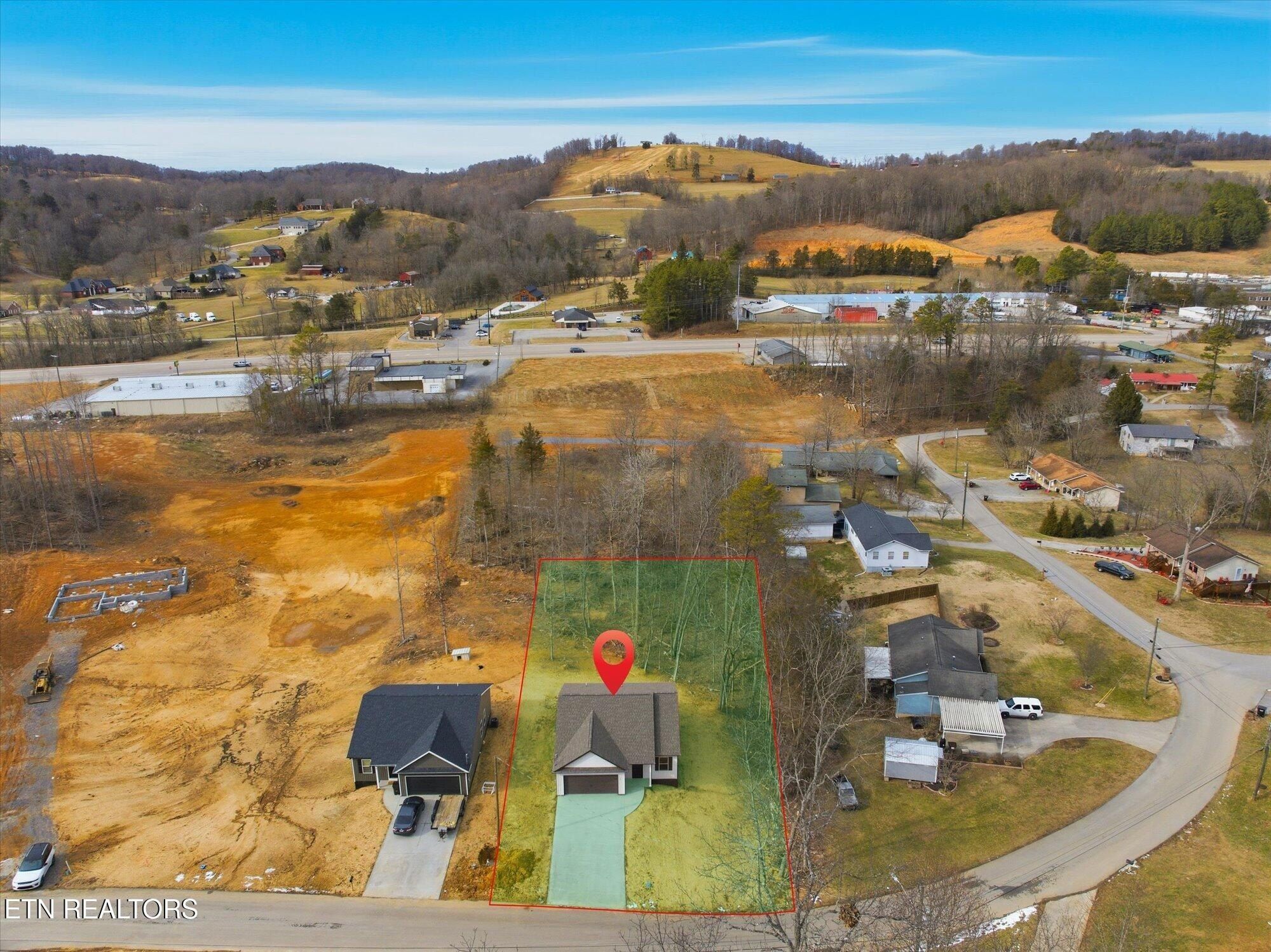 120 Cross Creek Circle. Maynardville, TN 37807