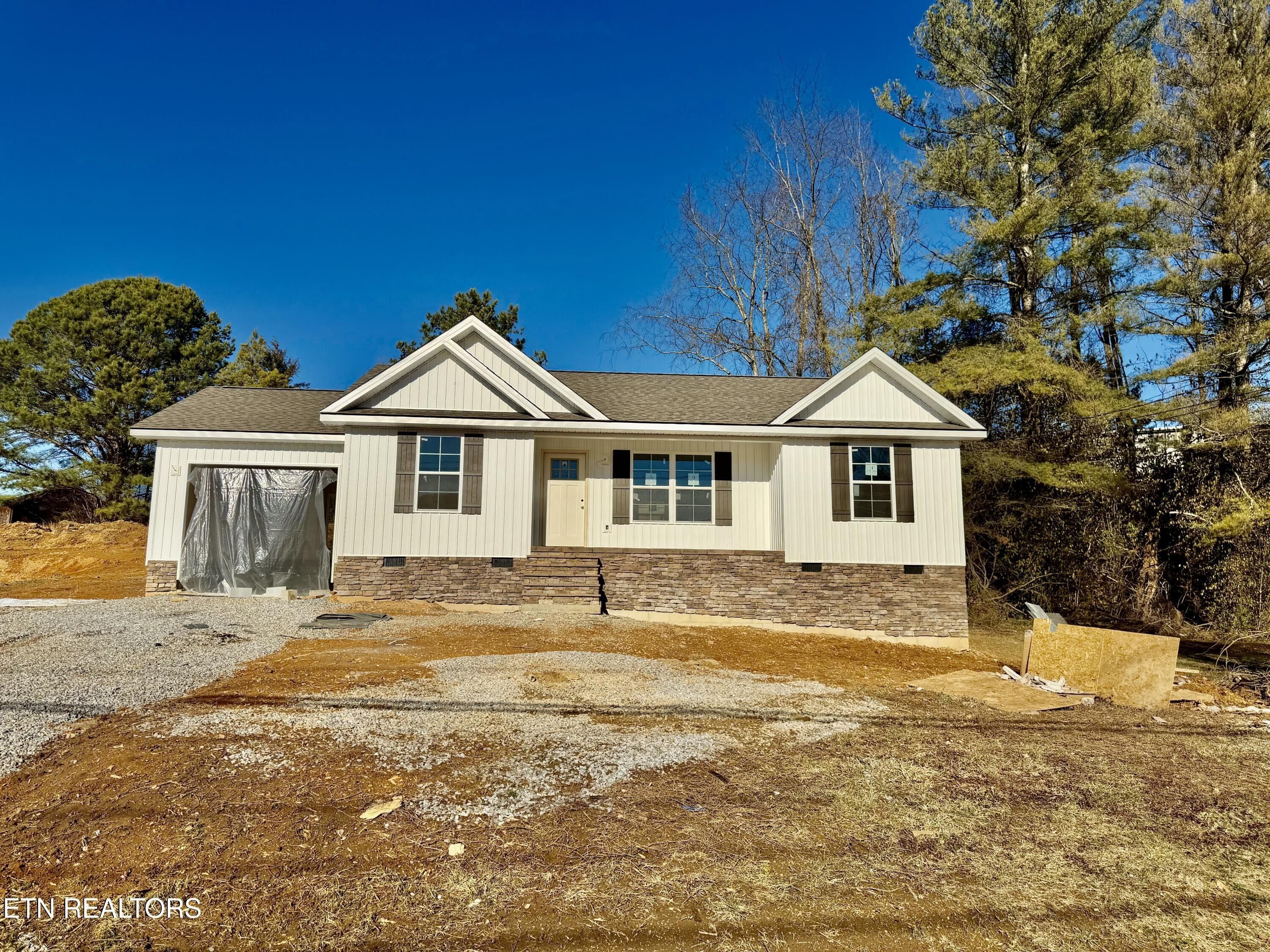 160 Dogwood Heights Drive. Tazewell, TN 37879