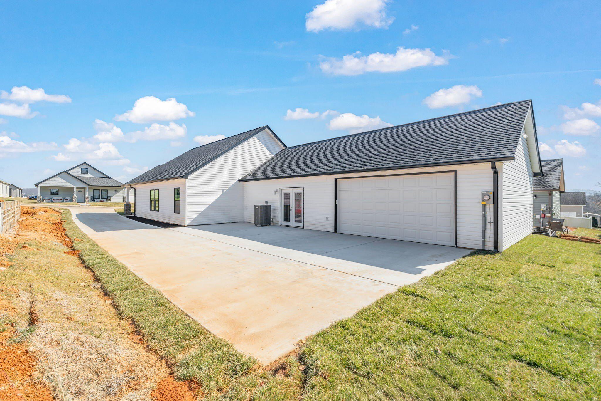 Stratford Avenue. Sweetwater, TN 37874