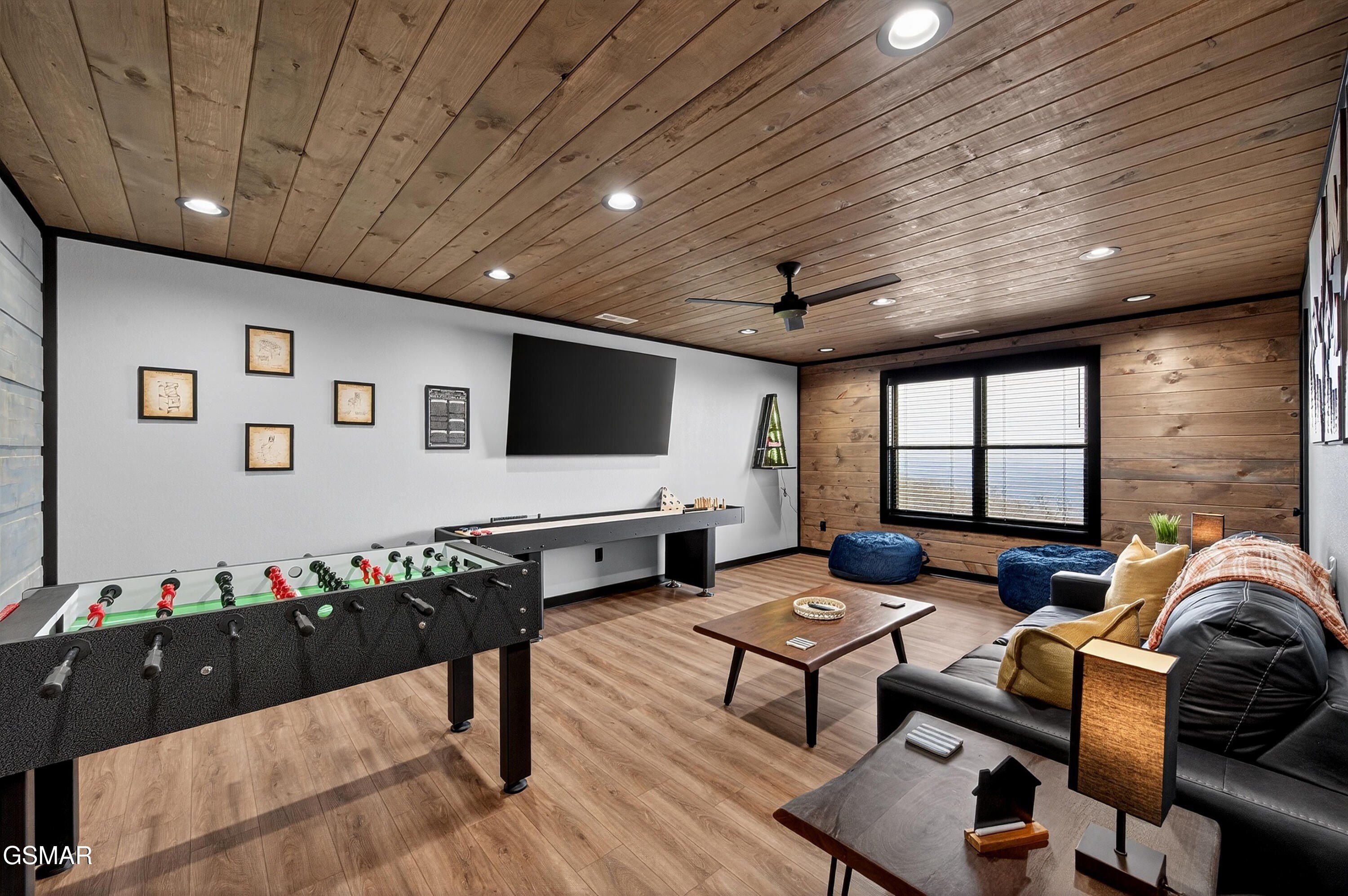 3142 Horse Gap Road. Sevierville, TN 37876