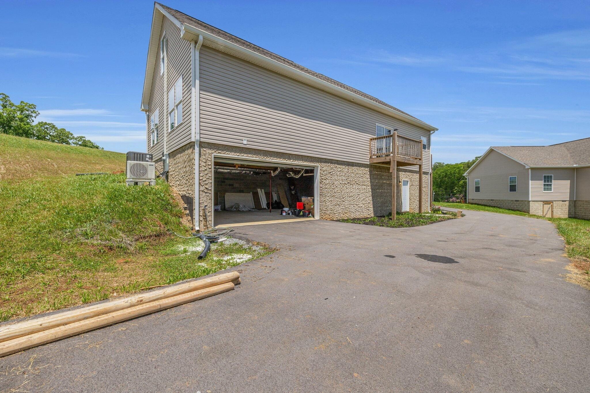 185 Waters Edge Drive. Spring City, TN 37381