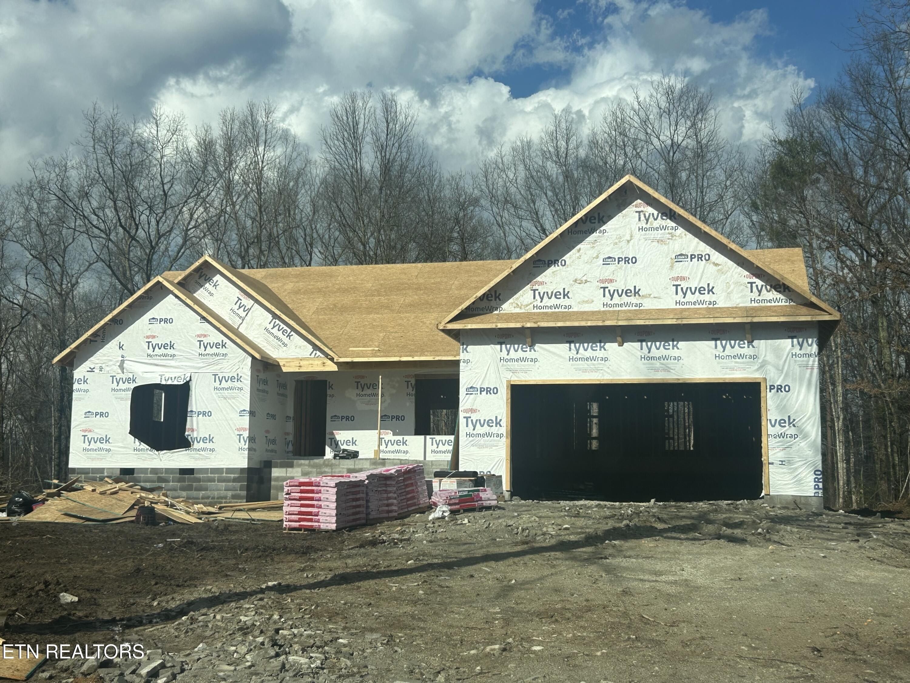 173 Divide Tr. Monterey, TN 38574