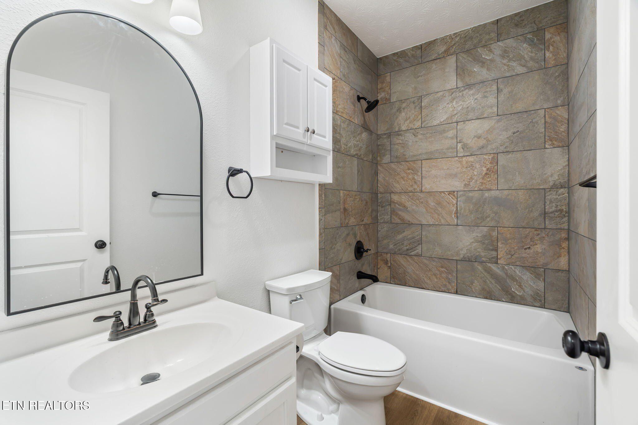 680 Kaylees Loop. Del Rio, TN 37727