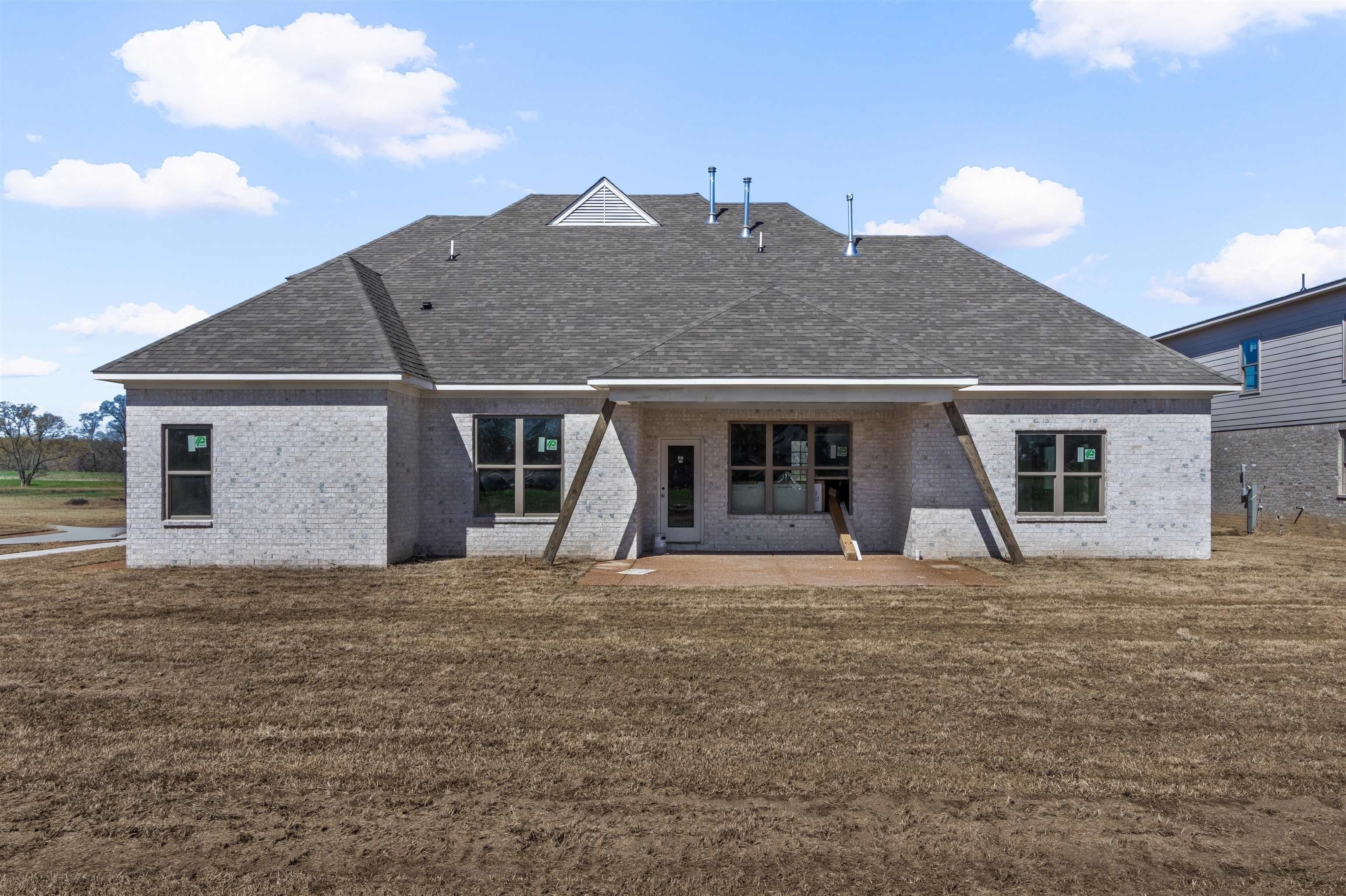 5322 Buttercup. Lakeland, TN 38002