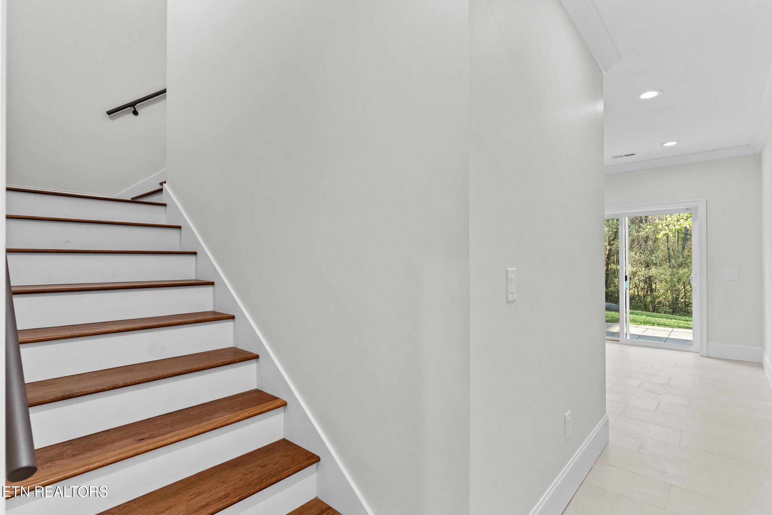 119 Hanani Tr. Vonore, TN 37885