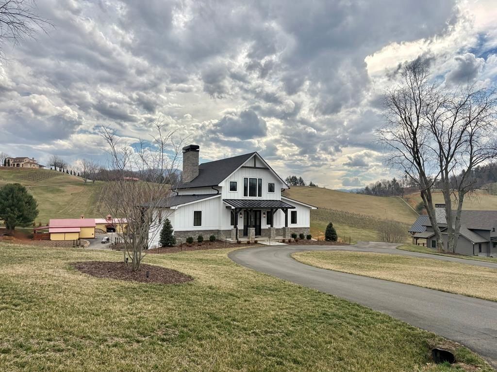 190 Farmhouse Village Trail. Butler, TN 37640