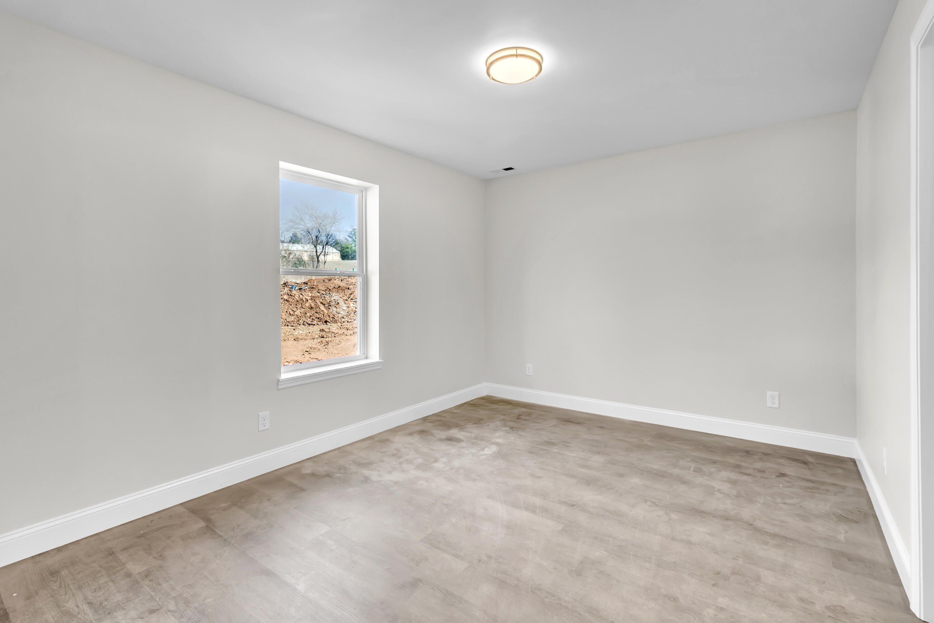 129 Lindon Street. Benton, TN 37307