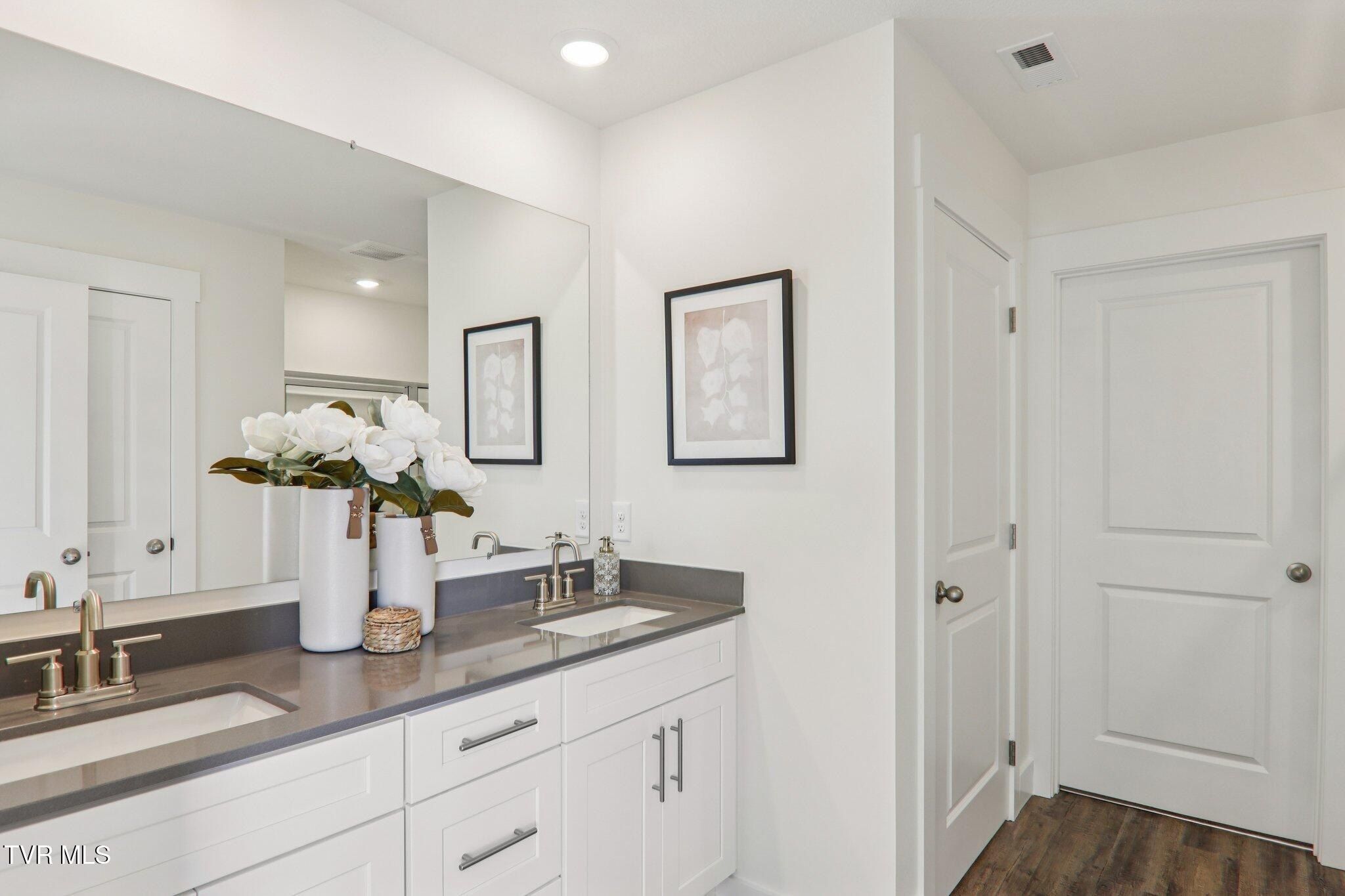 273 Chimney View Loop. Blountville, TN 37617