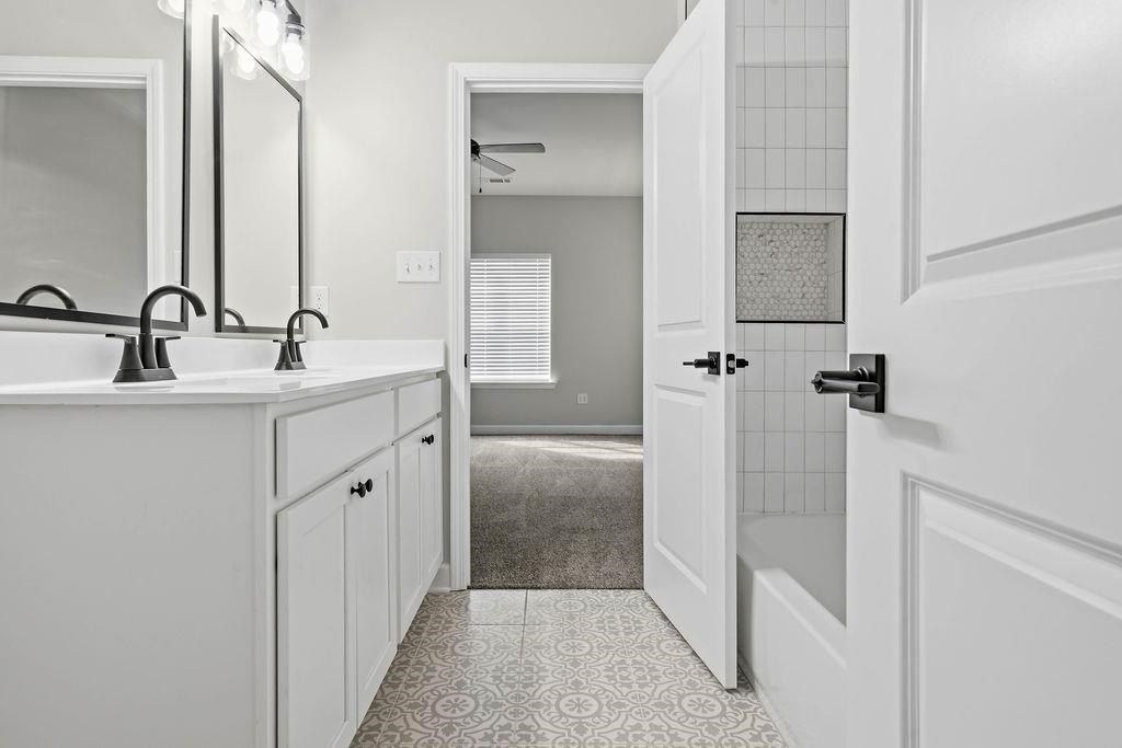 1372 S Orleans. Memphis, TN 38106