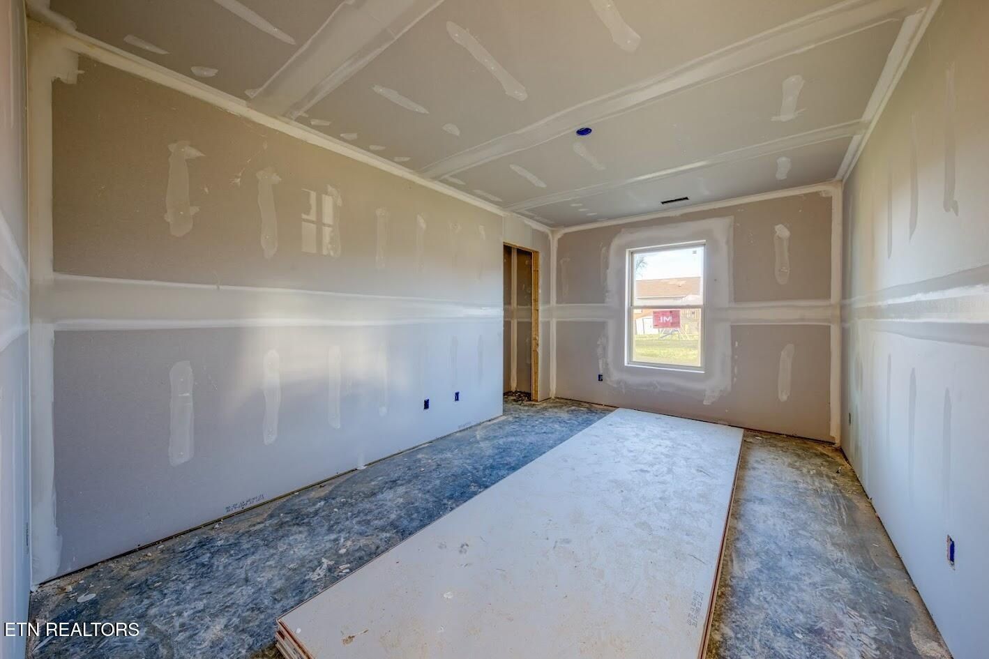 2725 Tarleton Avenue. Knoxville, TN 37914