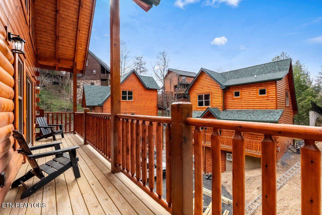 2104 Valley Creek Way. Pigeon Forge, TN 37862