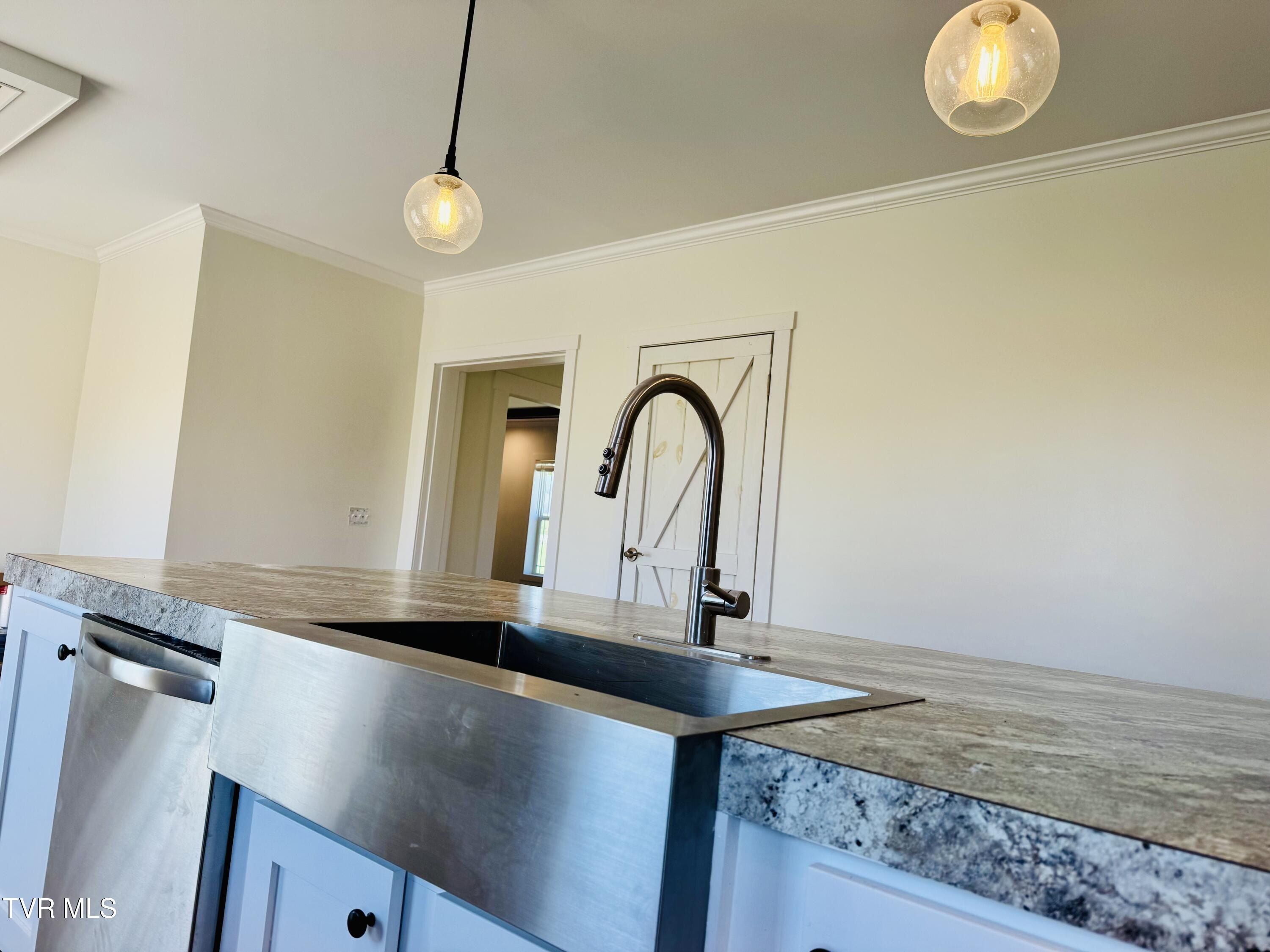 108 Young Road. Bulls Gap, TN 37711