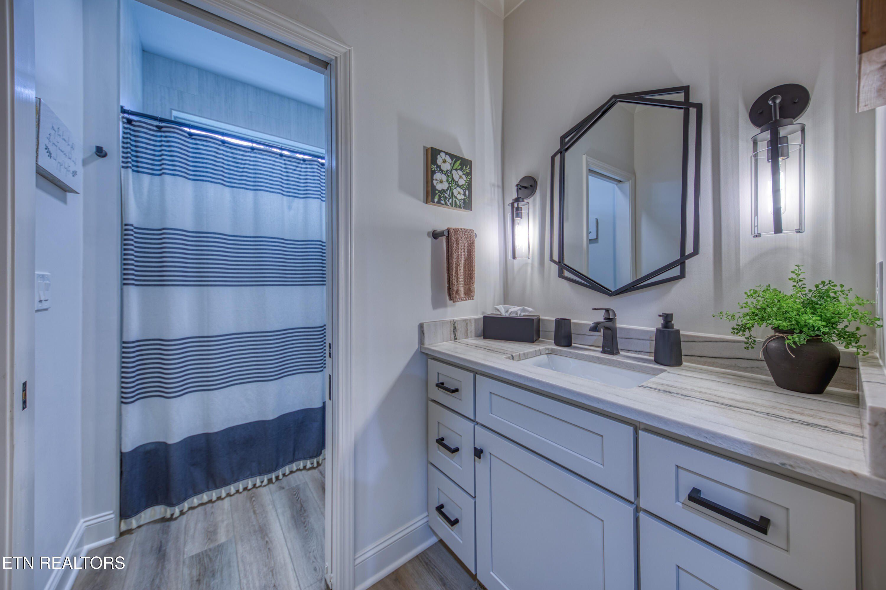 224 Seminole Circle. Loudon, TN 37774