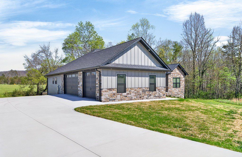 227 Suzie Court. Crossville, TN 38555