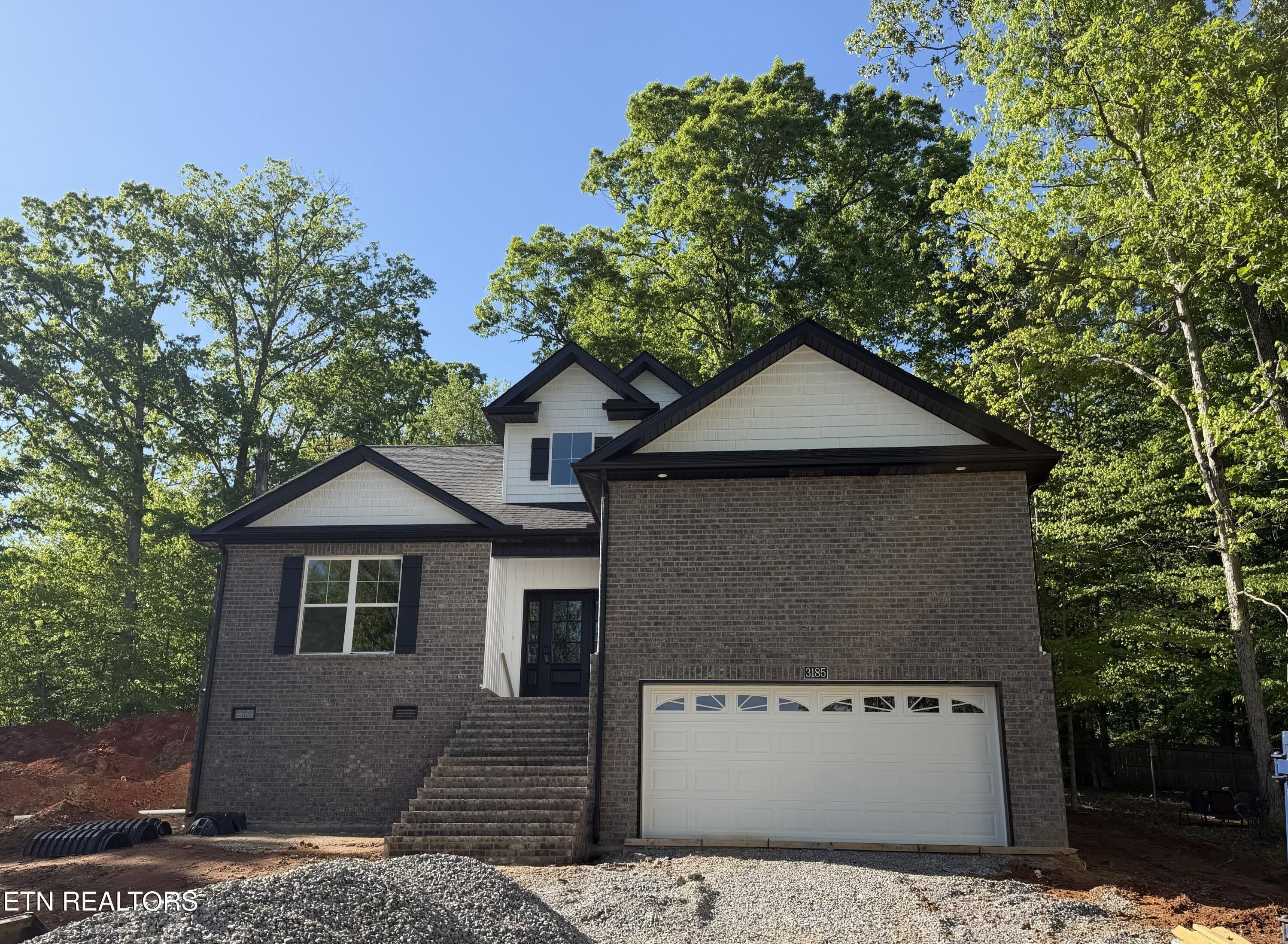 Fairoaks Drive. Maryville, TN 37803