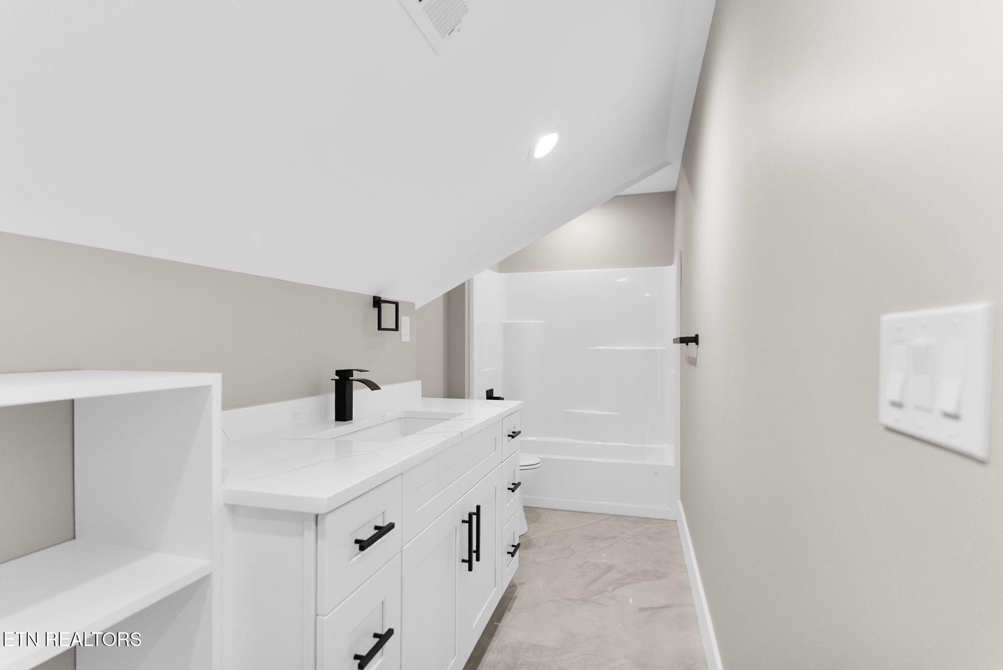 Oostanali Way. Loudon, TN 37774