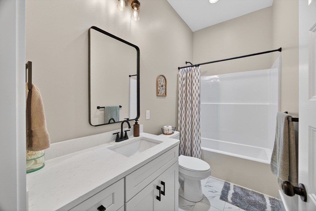 53 Kemp Hollow Rd. Pleasant Shade, TN 37145