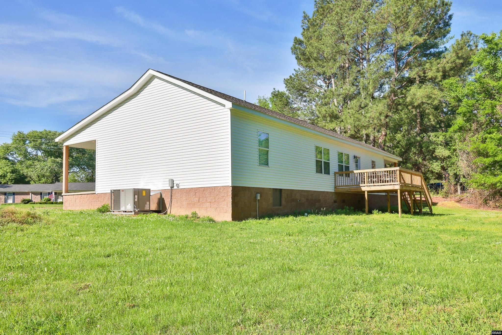 119 Hamilton. Martin, TN 38237
