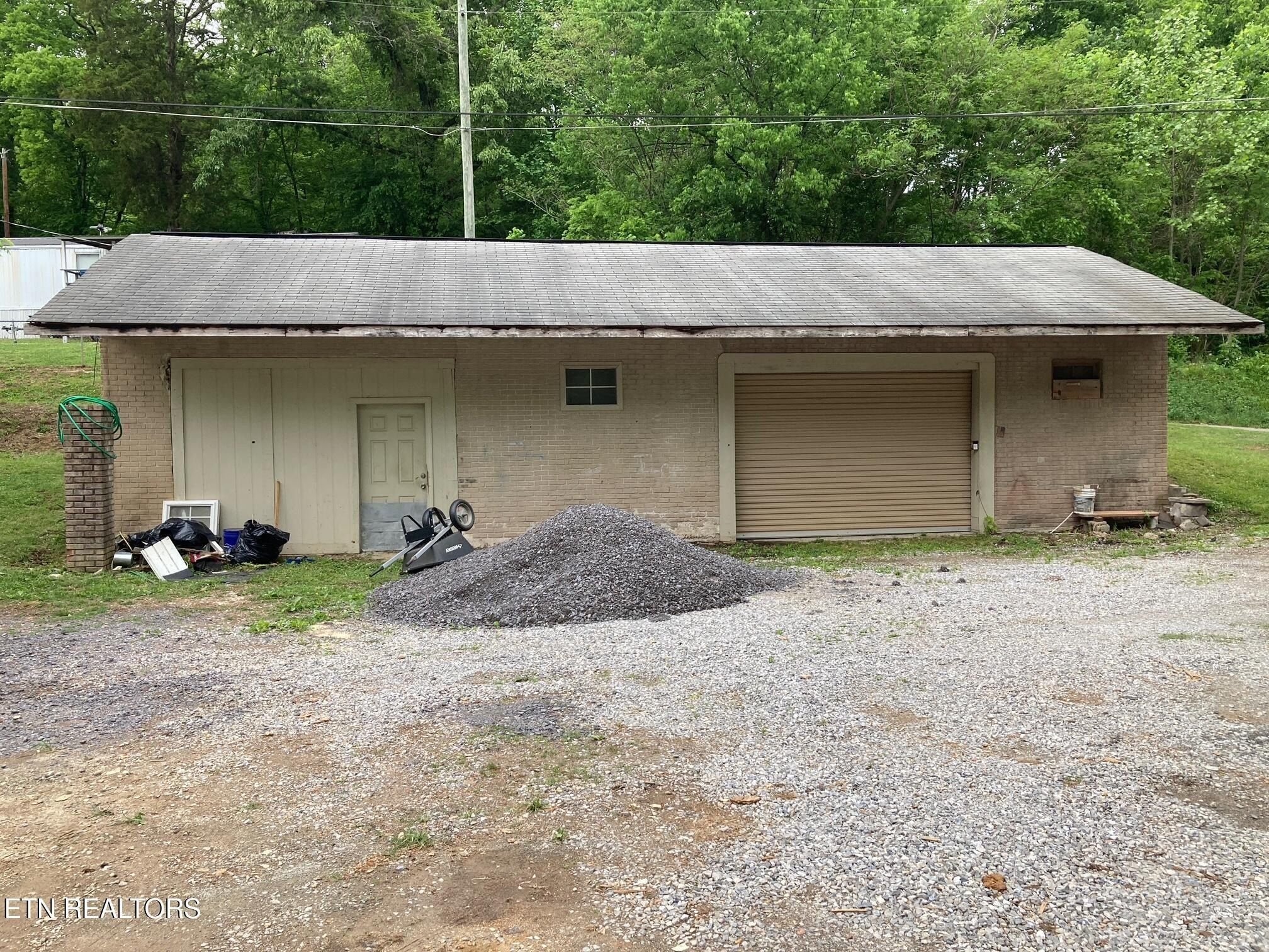 826 Pop Hollow Rd. Clinton, TN 37716