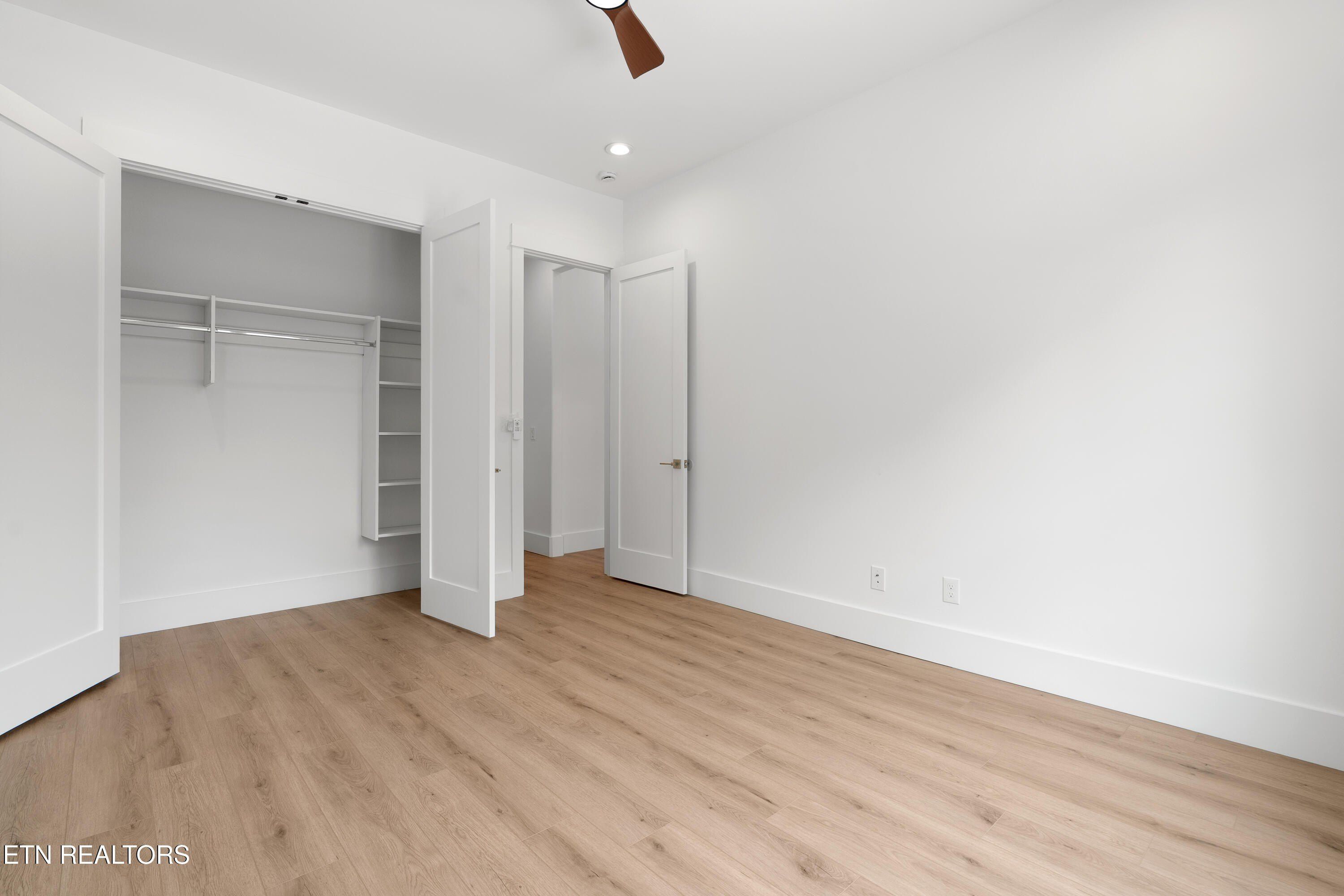 Saligugi Way. Loudon, TN 37774