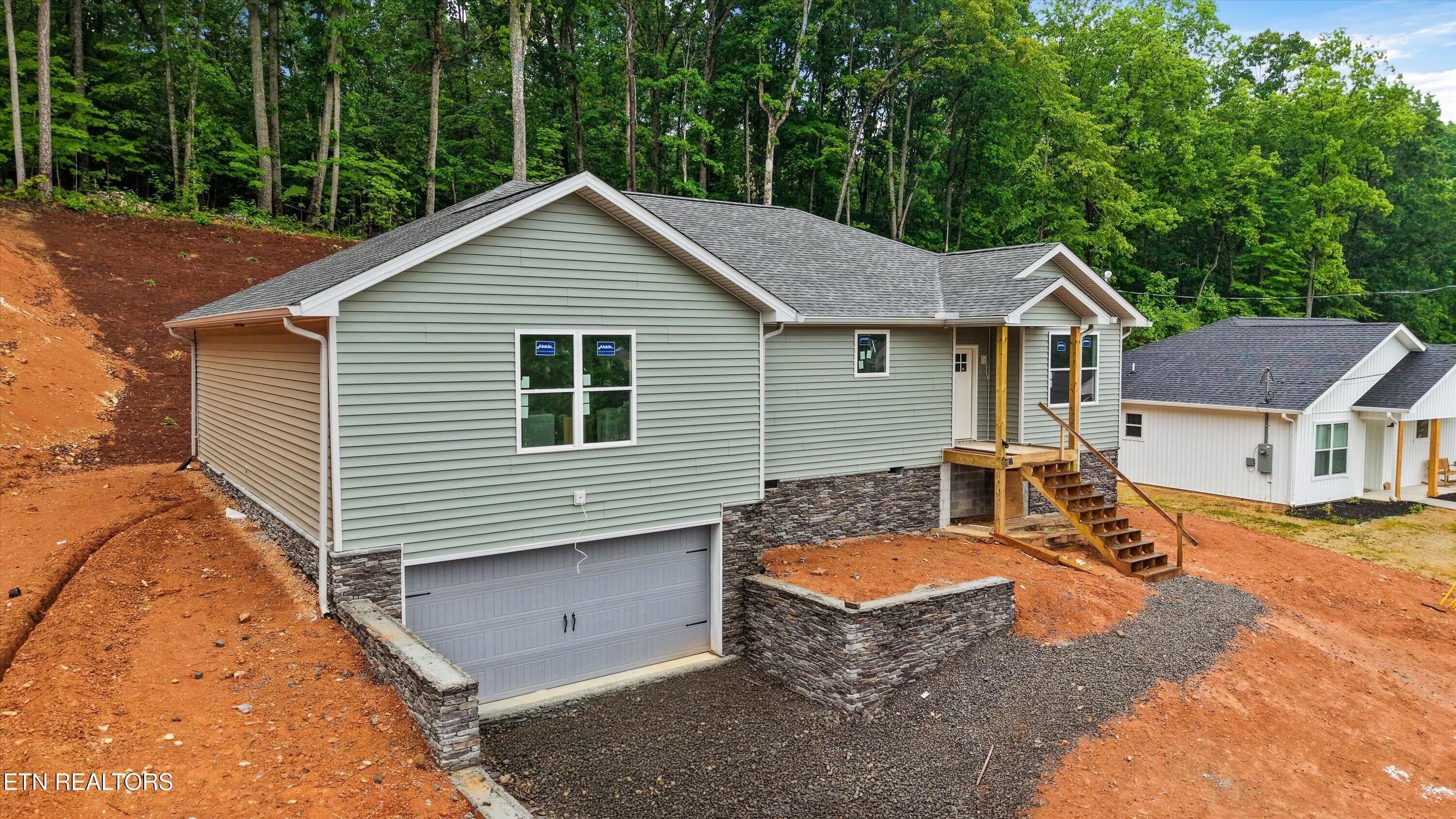 378 Signet Lane. Maynardville, TN 37807