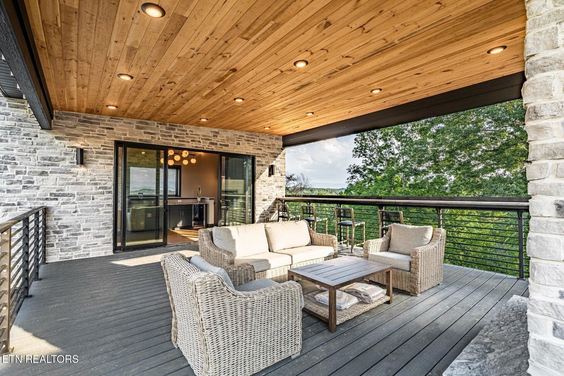 1422 Reedmont Way. Sevierville, TN 37876