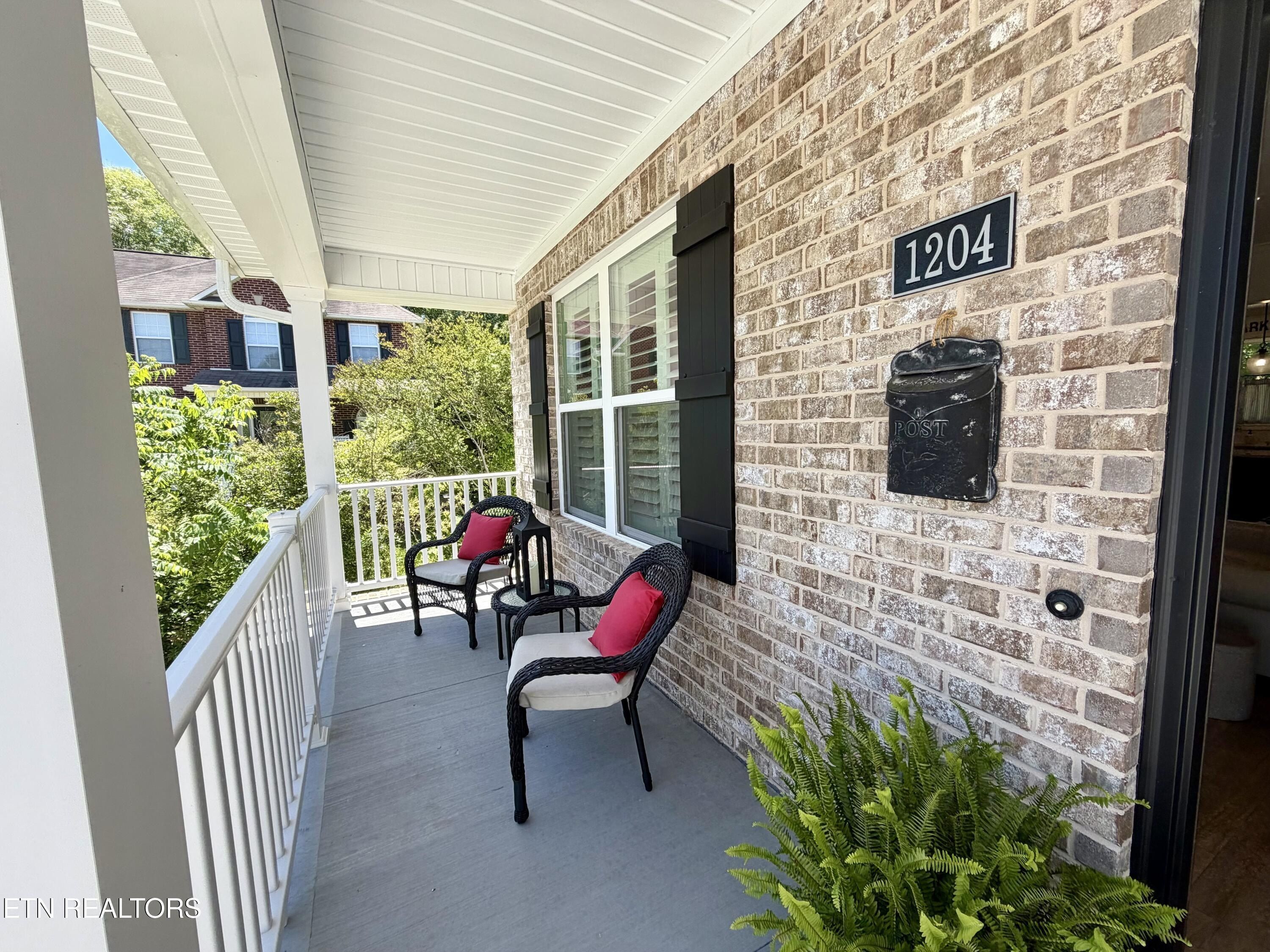 1204 Emerald Forest Lane. Powell, TN 37849
