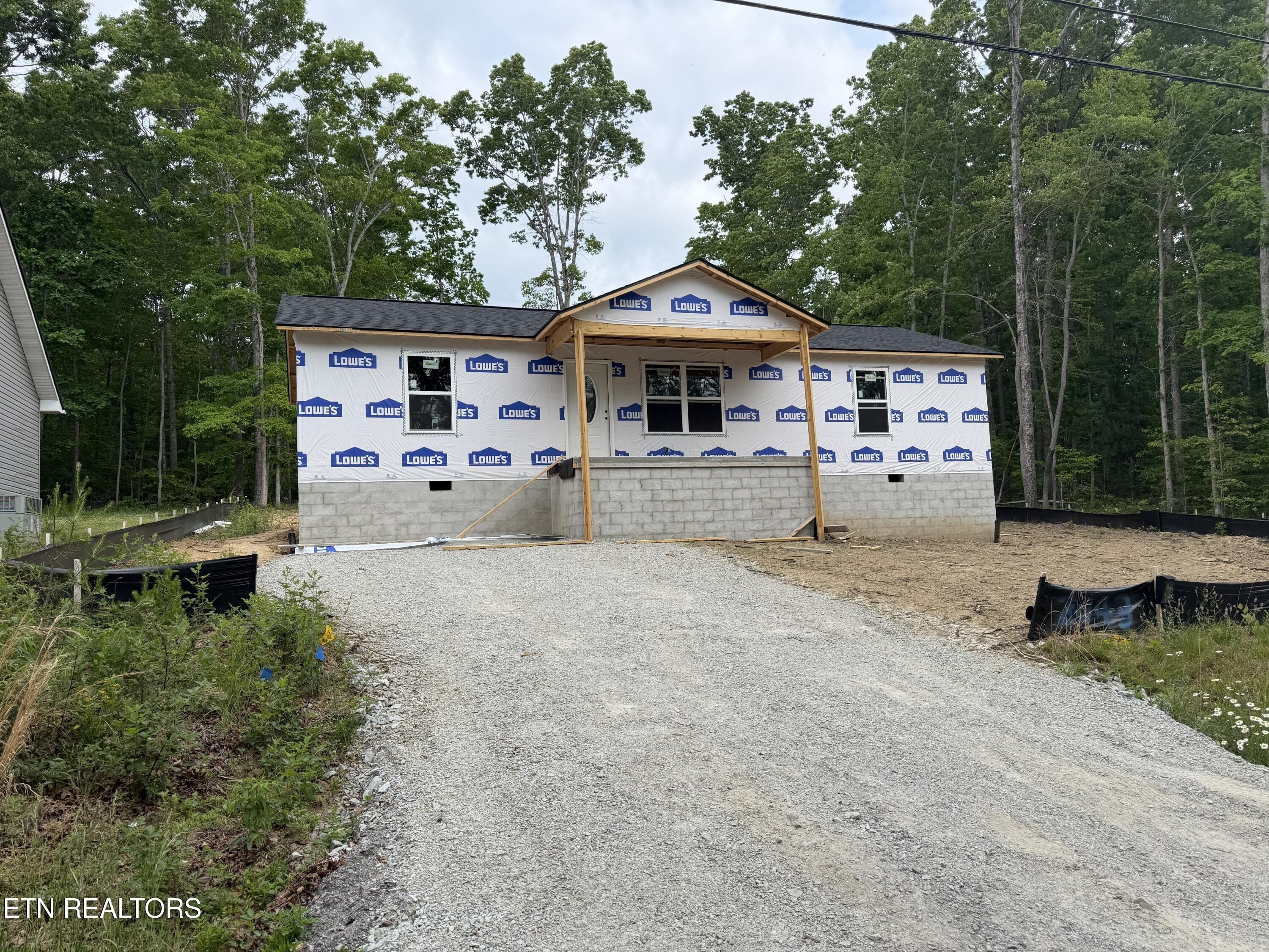 2043 Iowa Drive. Crossville, TN 38572