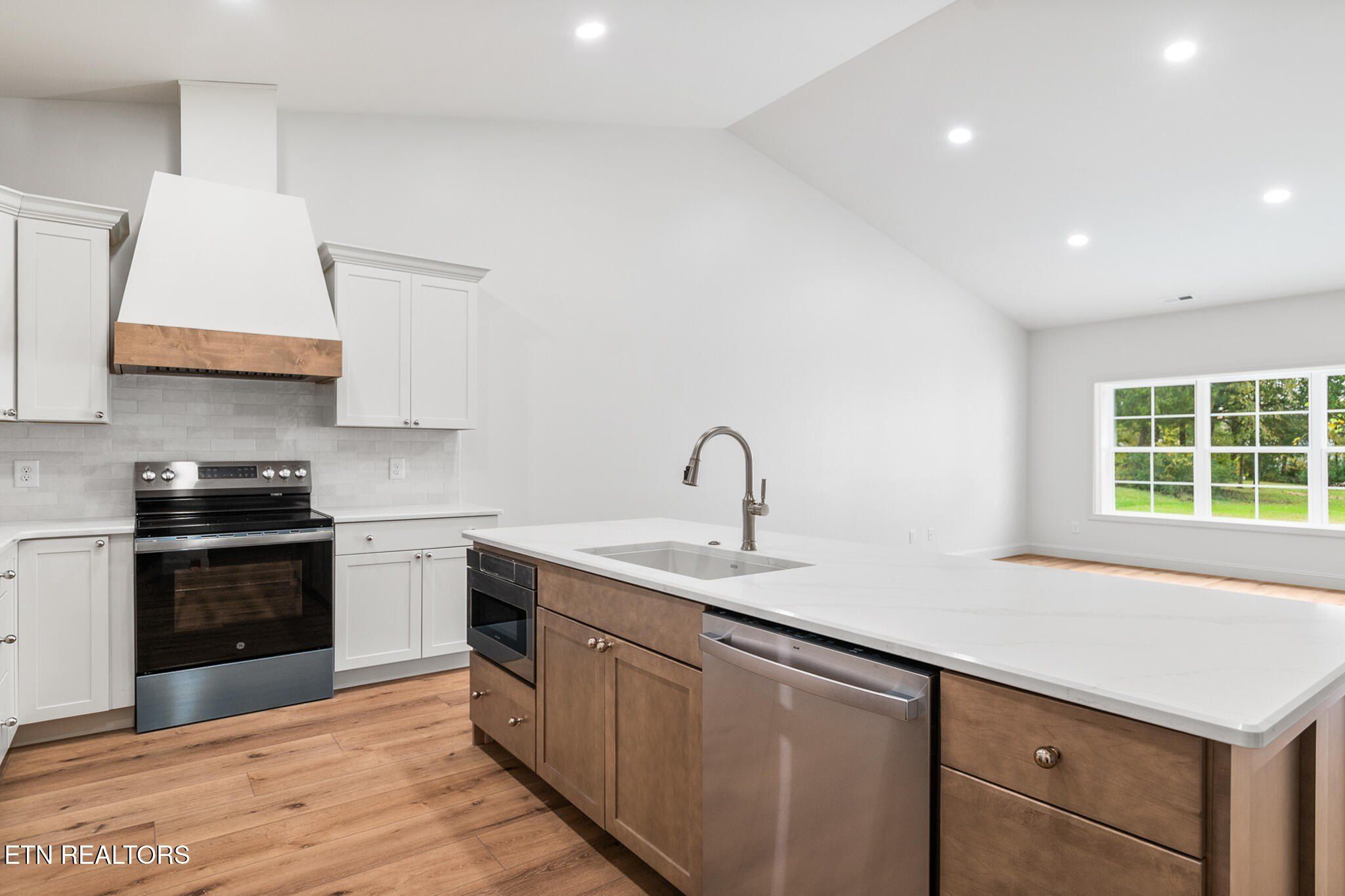 111 Alpine Drive. Clinton, TN 37716