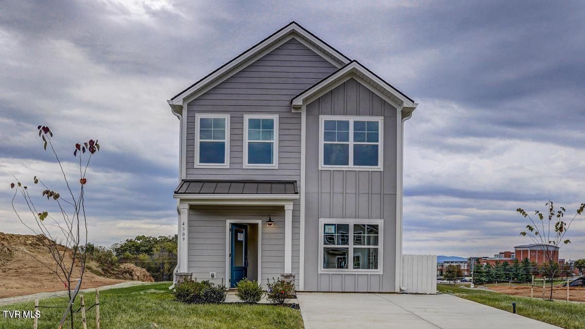 4309 Gambrel Oaks Street. Blountville, TN 37617