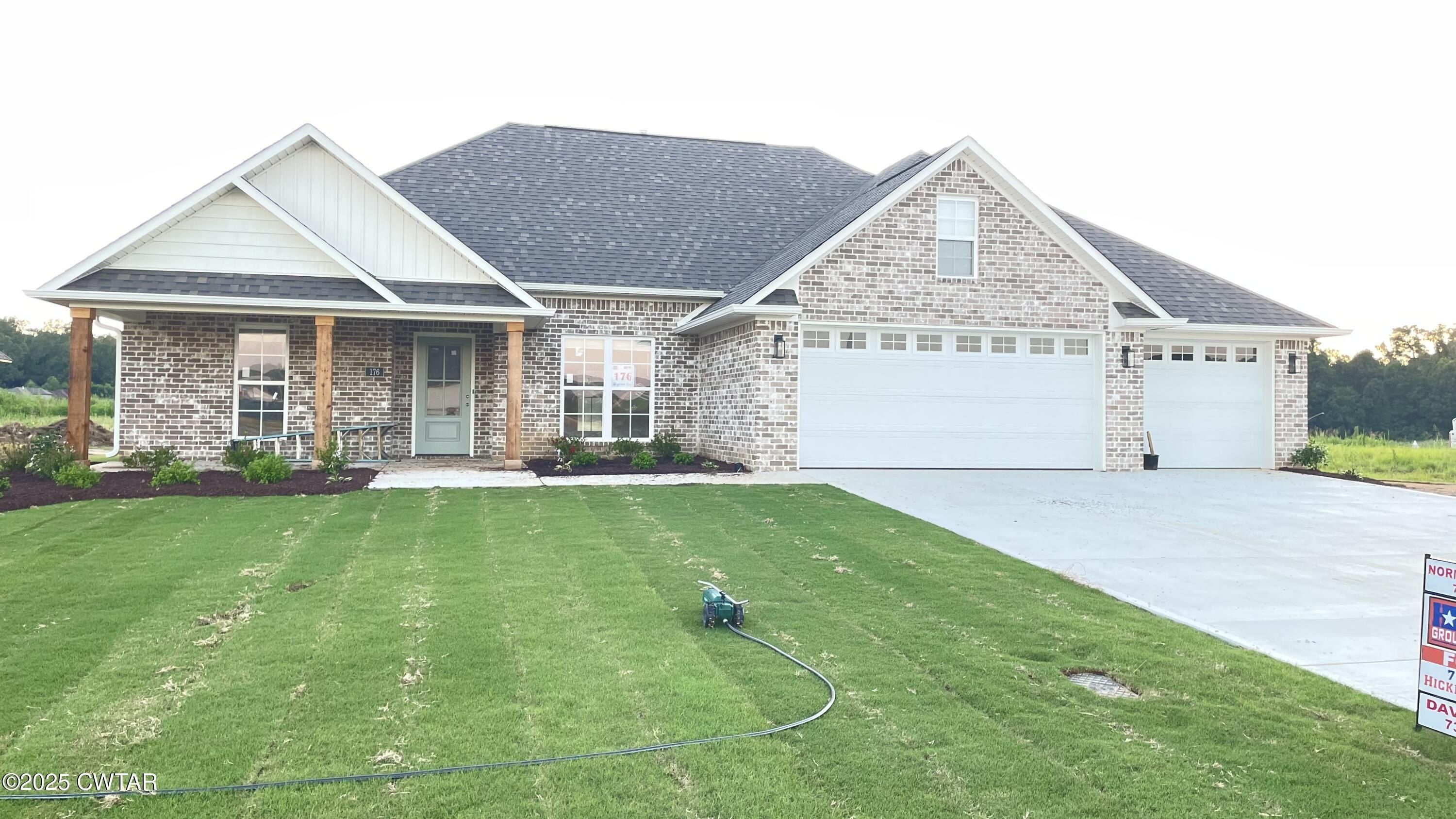 Brookside Drive. Medina, TN 38355
