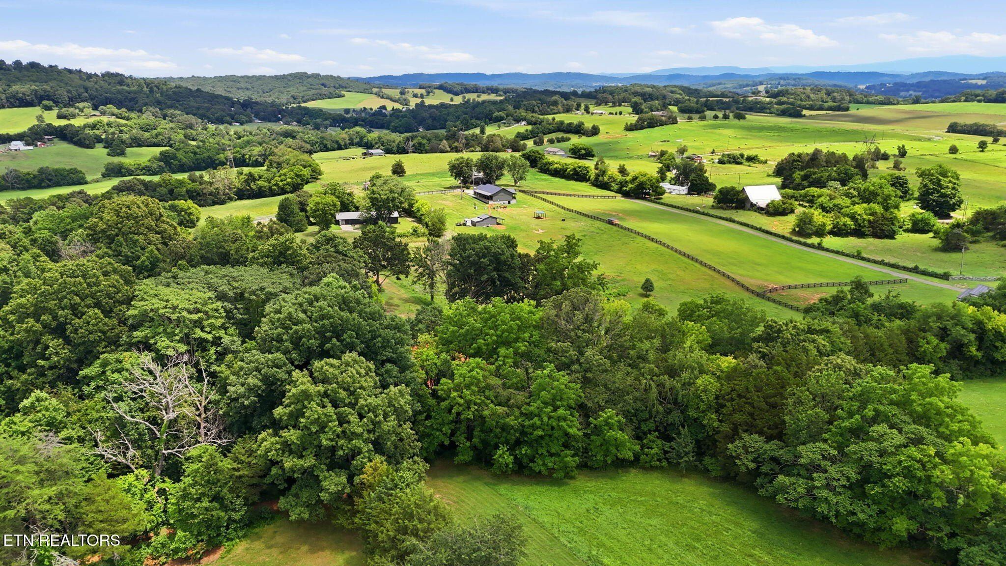 1741 Redwing Lane. New Market, TN 37820