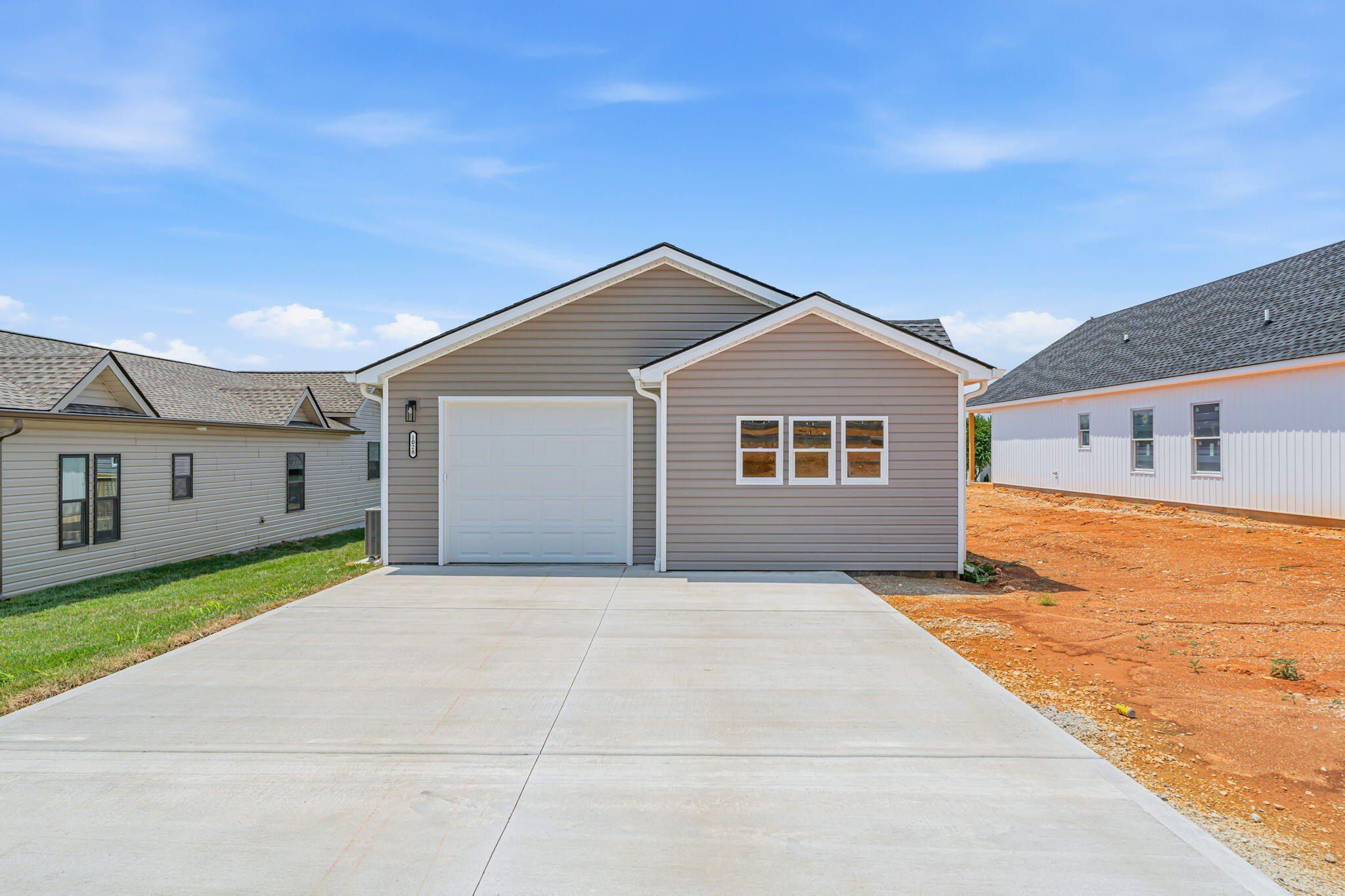 1028 Wentford Avenue. Sweetwater, TN 37874