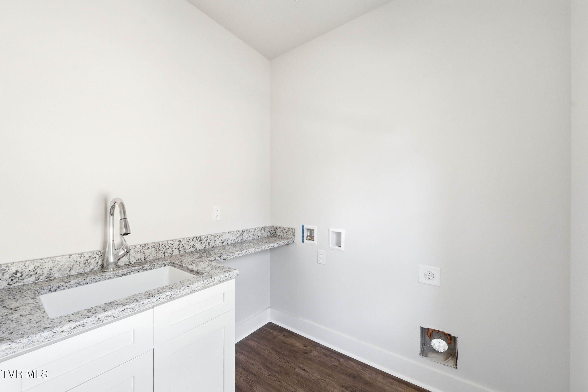 287 Old Island Trail. Kingsport, TN 37664