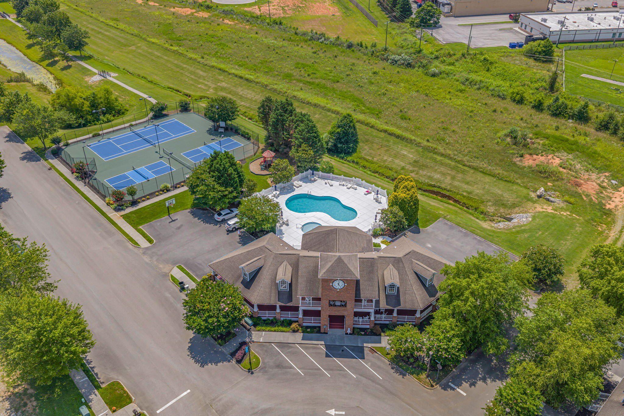 927 Stratford Avenue. Sweetwater, TN 37874