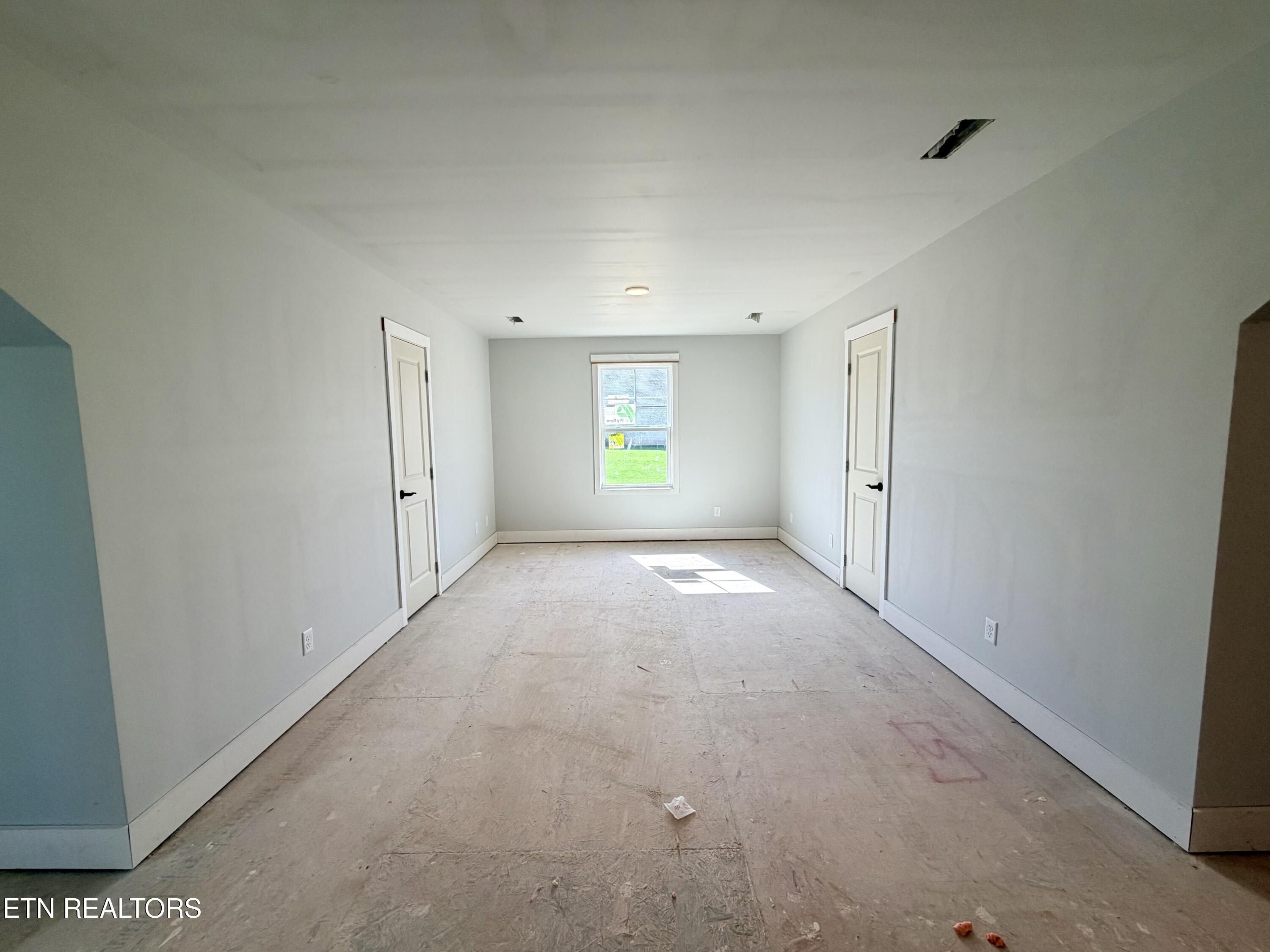 222 English Oak Lane. Lenoir City, TN 37771