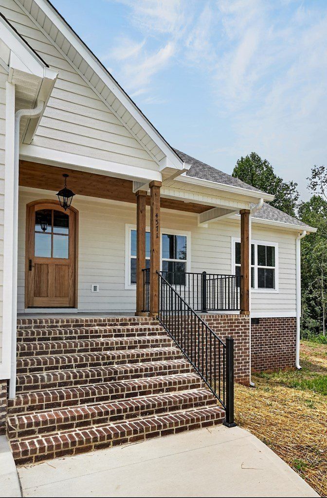 4571 Kate Circle. Cookeville, TN 38506