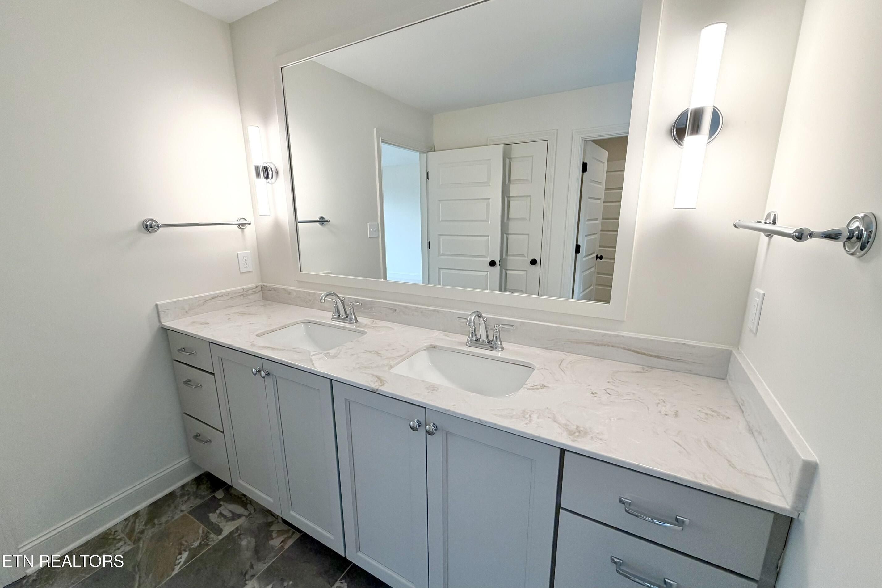 8915 Queensdale Lane. Knoxville, TN 37924